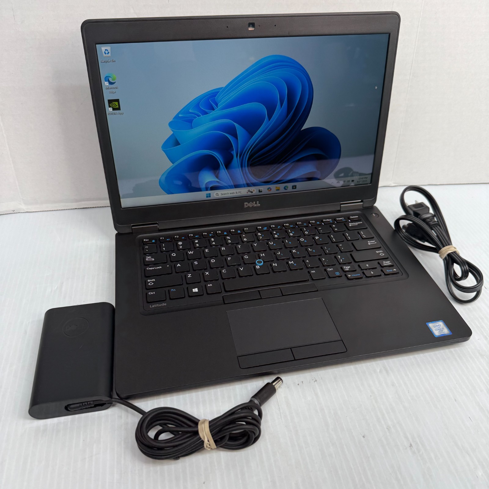 Dell Latitude 5480 i7-7820HQ 14″ Touchscreen Windows 11 Pro 256GB SSD *SEE PICS