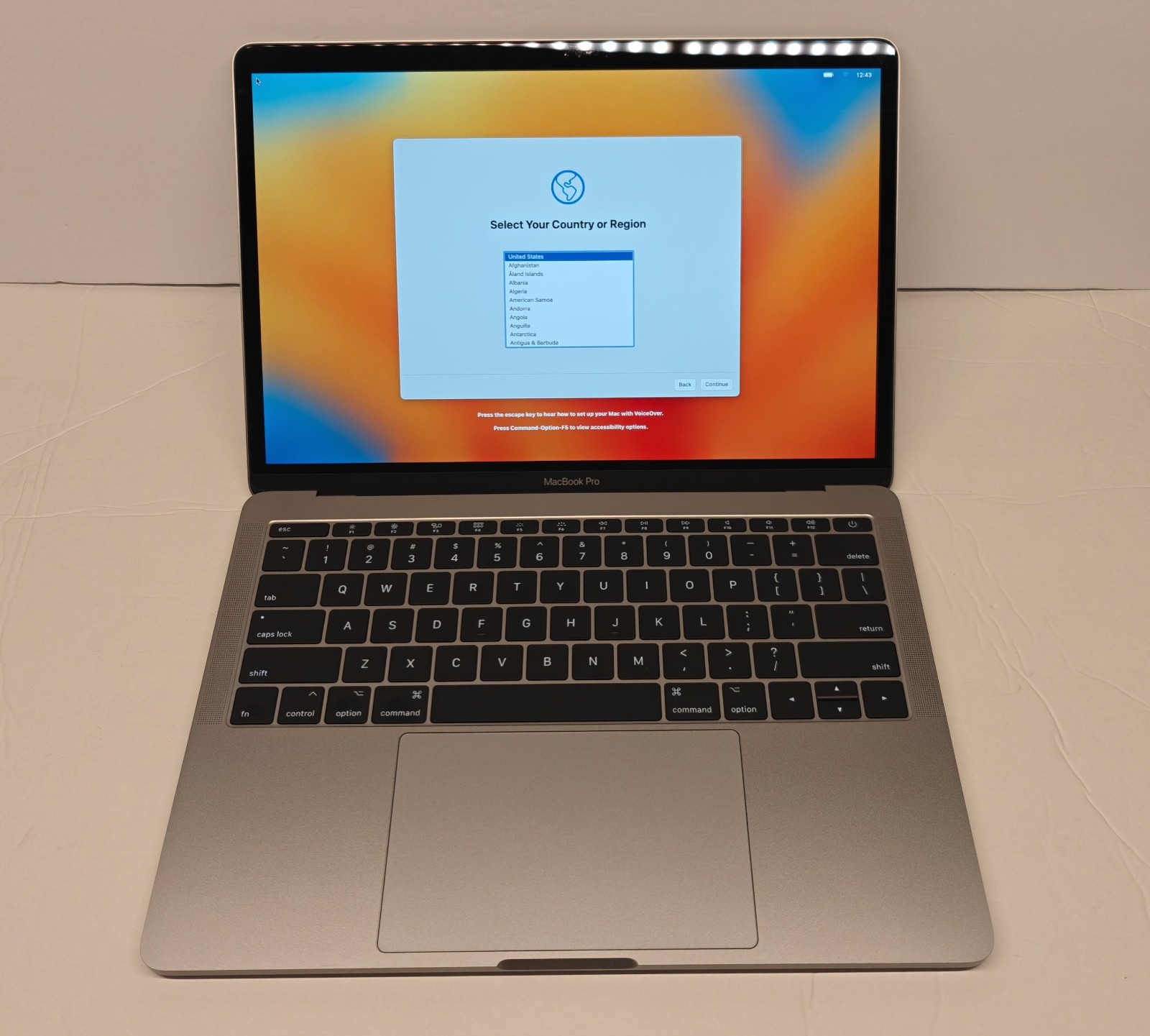 Apple MacBook Pro 13″ 2017 2.3 i5 16GB 512GB SSD No Touch Bar – Gray – Good
