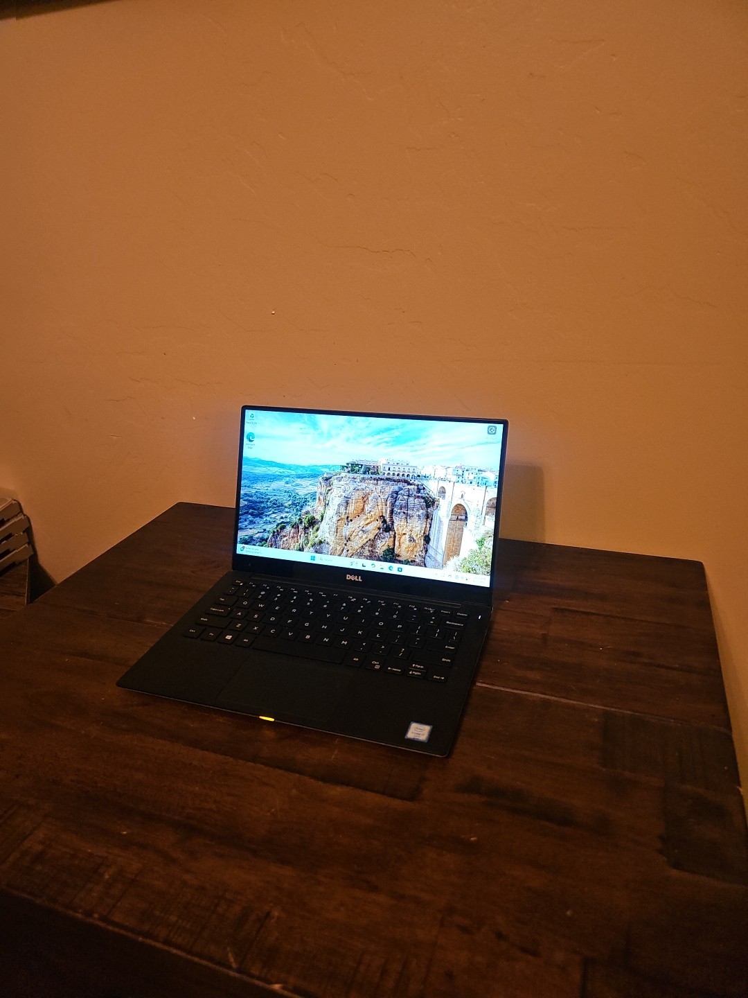 DELL XPS 13 9350 13″ 3K QHD Touch i7-6560U 2.20GHz 16GB RAM 256GB