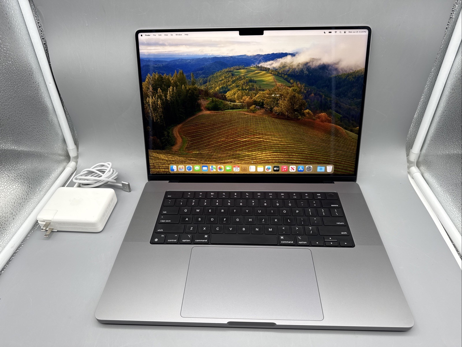 Apple MacBook Pro 2021 16″ Laptop M1 Pro 512GB SSD 16GB RAM A2485 W/Cord- Great