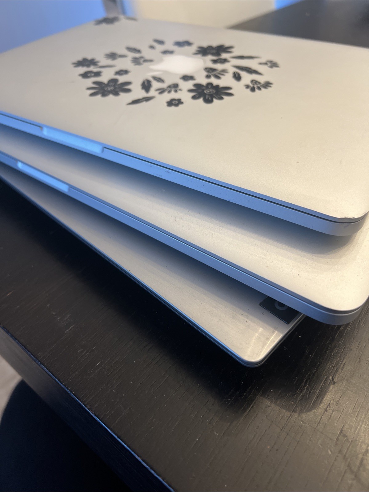 bundle Of Laptops Levono , Apple