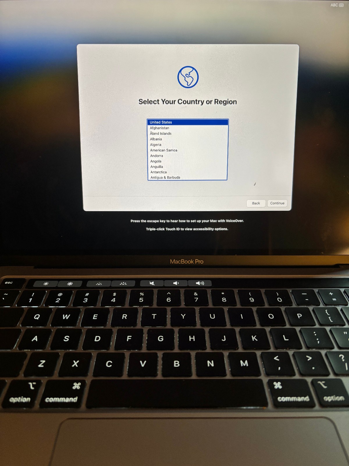 Apple MacBook Pro 13″ (256GB SSD, 8 GB RAM,2020 Core i5 MXK62LL/A (Silver, 2020)