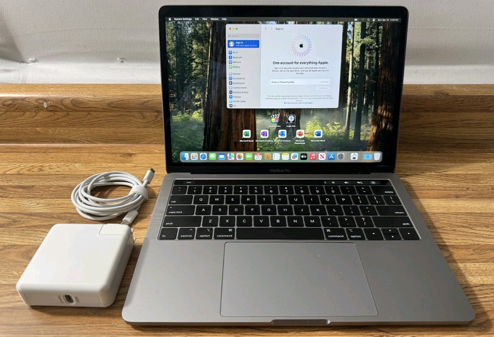 MacBook Pro 13″ (2018) i7 16GB RAM – LOADED !!!