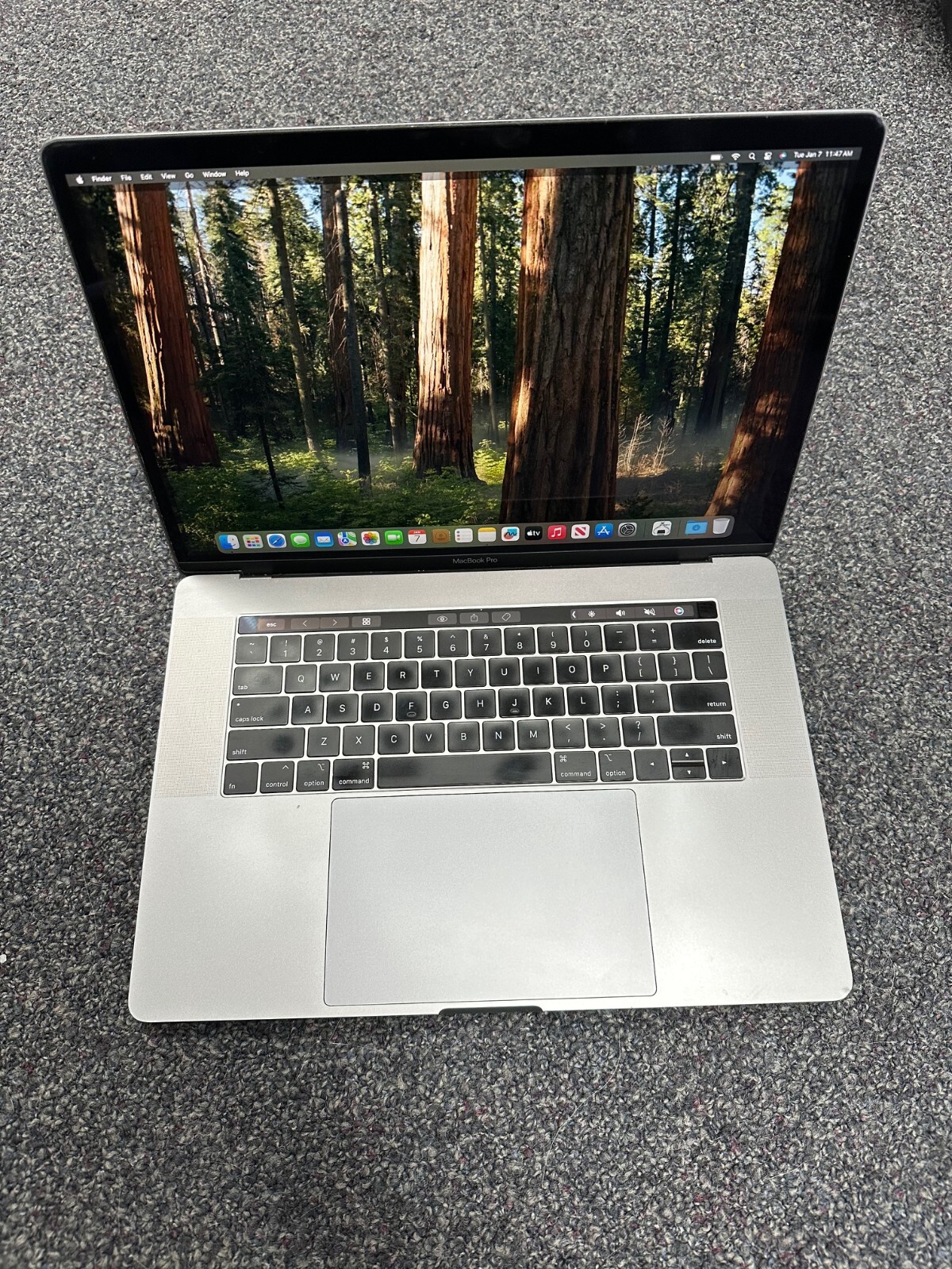 2019 Apple MacBook Pro 15″  Touch Bar i7 2.6ghz – LCD White Spots/Trim/Battery