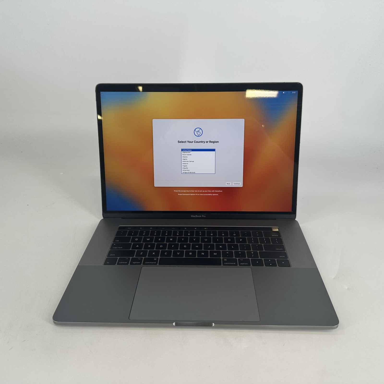 MacBook Pro 15 Touch Bar Gray 2017 2.9 GHz i7 16GB 512GB Radeon 560 White Spots