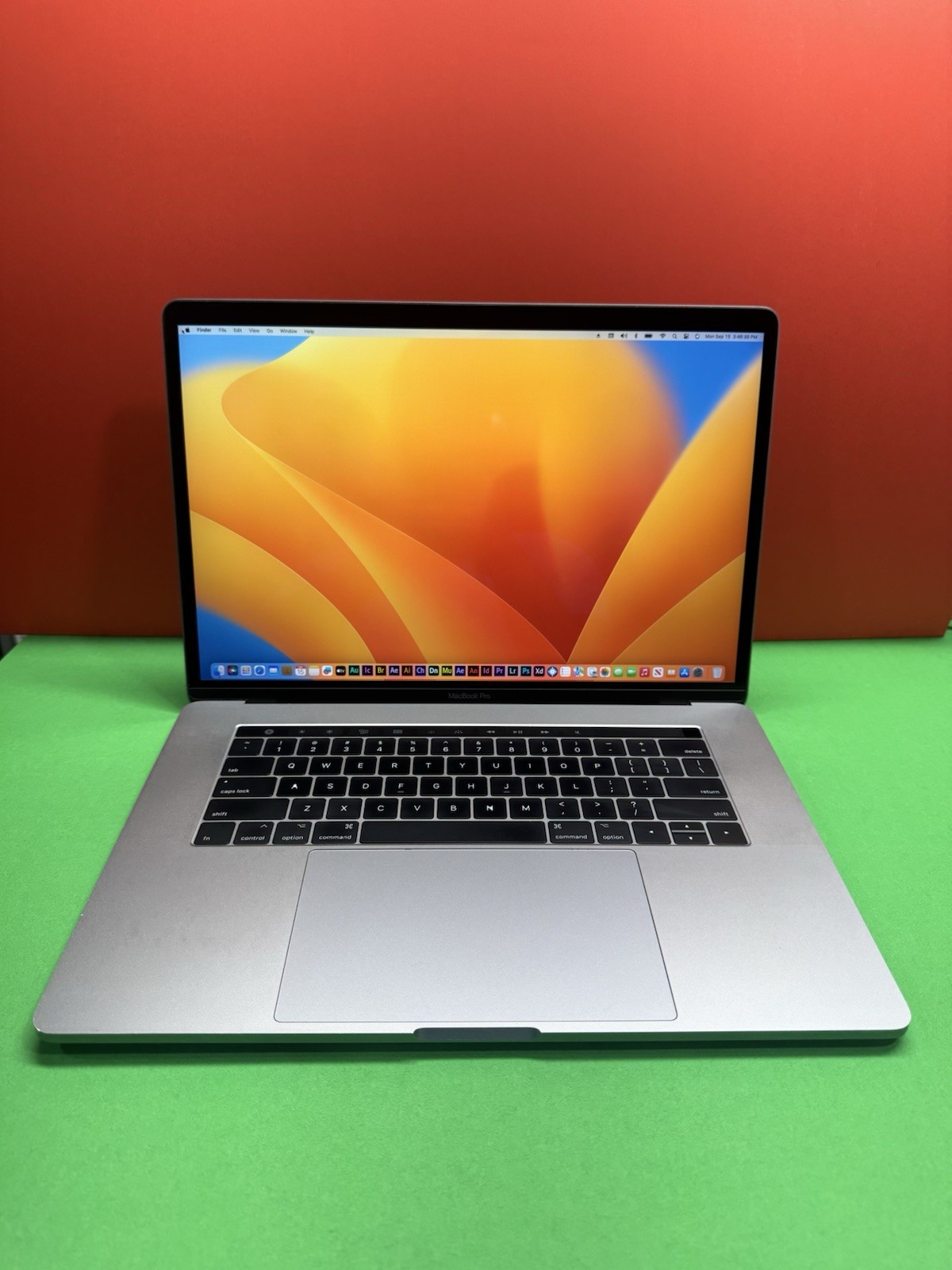 Apple MacBook Pro 15 in 2017 Space Gray/Intel Core i7 2.80 GHz, 256 GB 16 GB AMD