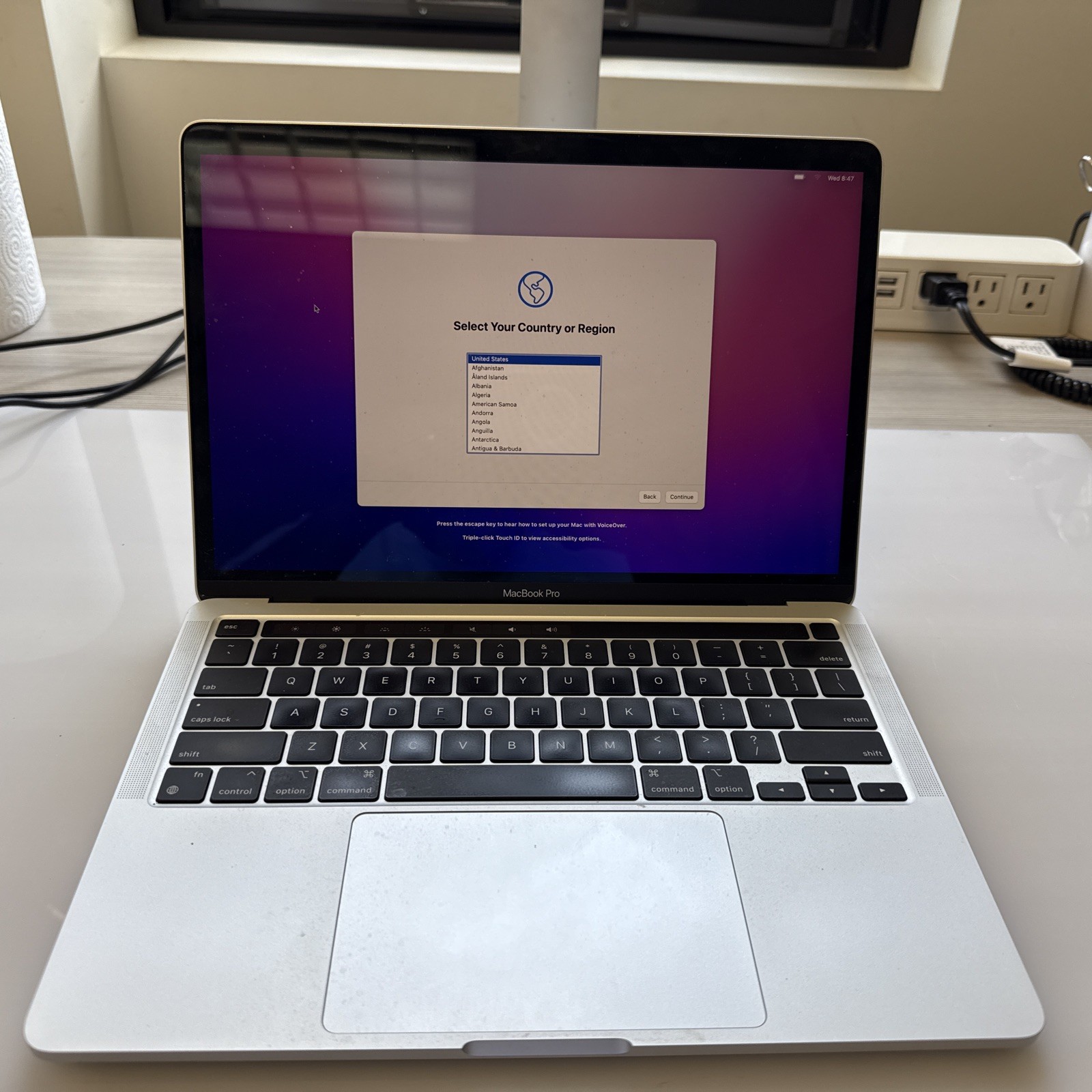 Apple MacBook Pro 13″ (M1, 2020) – 16GB RAM, 256GB SSD – Space Gray