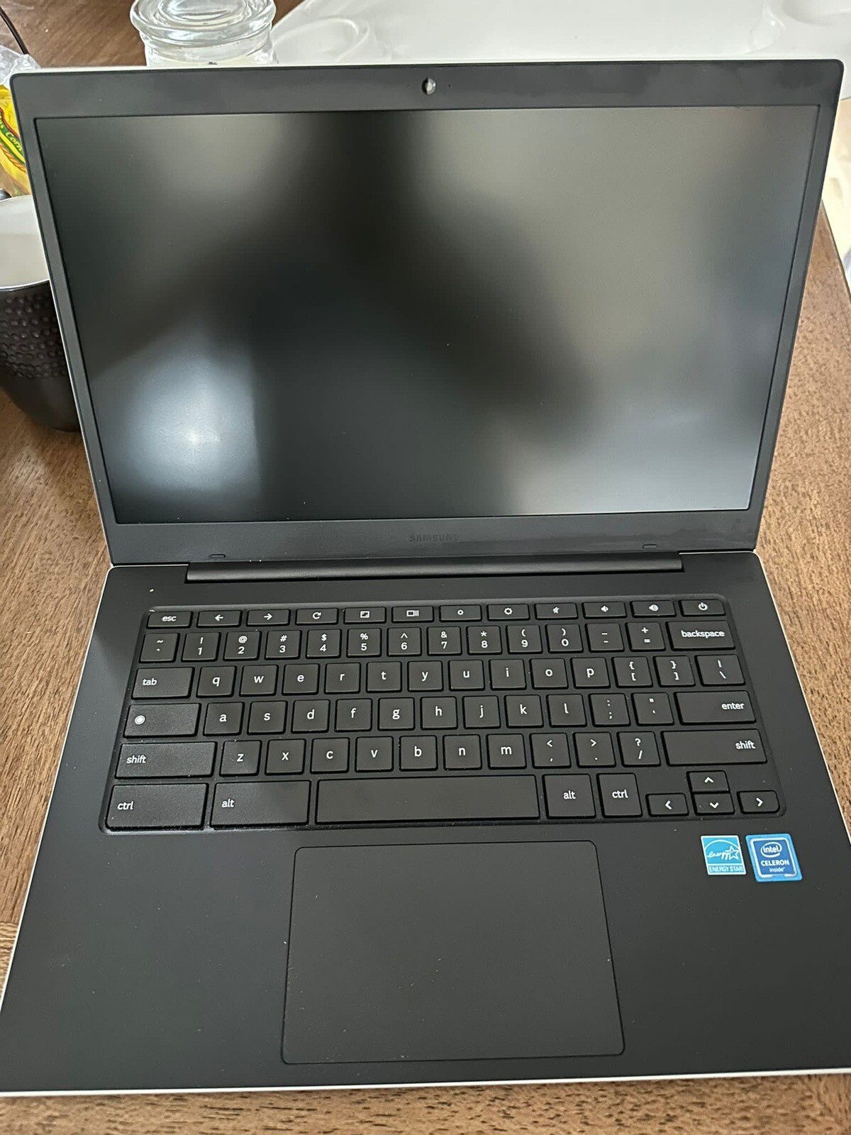 Laptop Samsung Plateada Excelentes Condiciones Y Trae Su Cargador