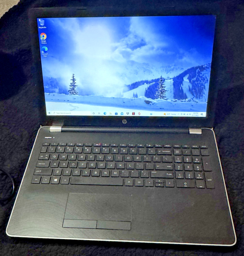 HP bs060wm 15.6″ i5-7200U 2.5 GHz 8GB RAM 1TB HDD – Working Laptop – Read Desc