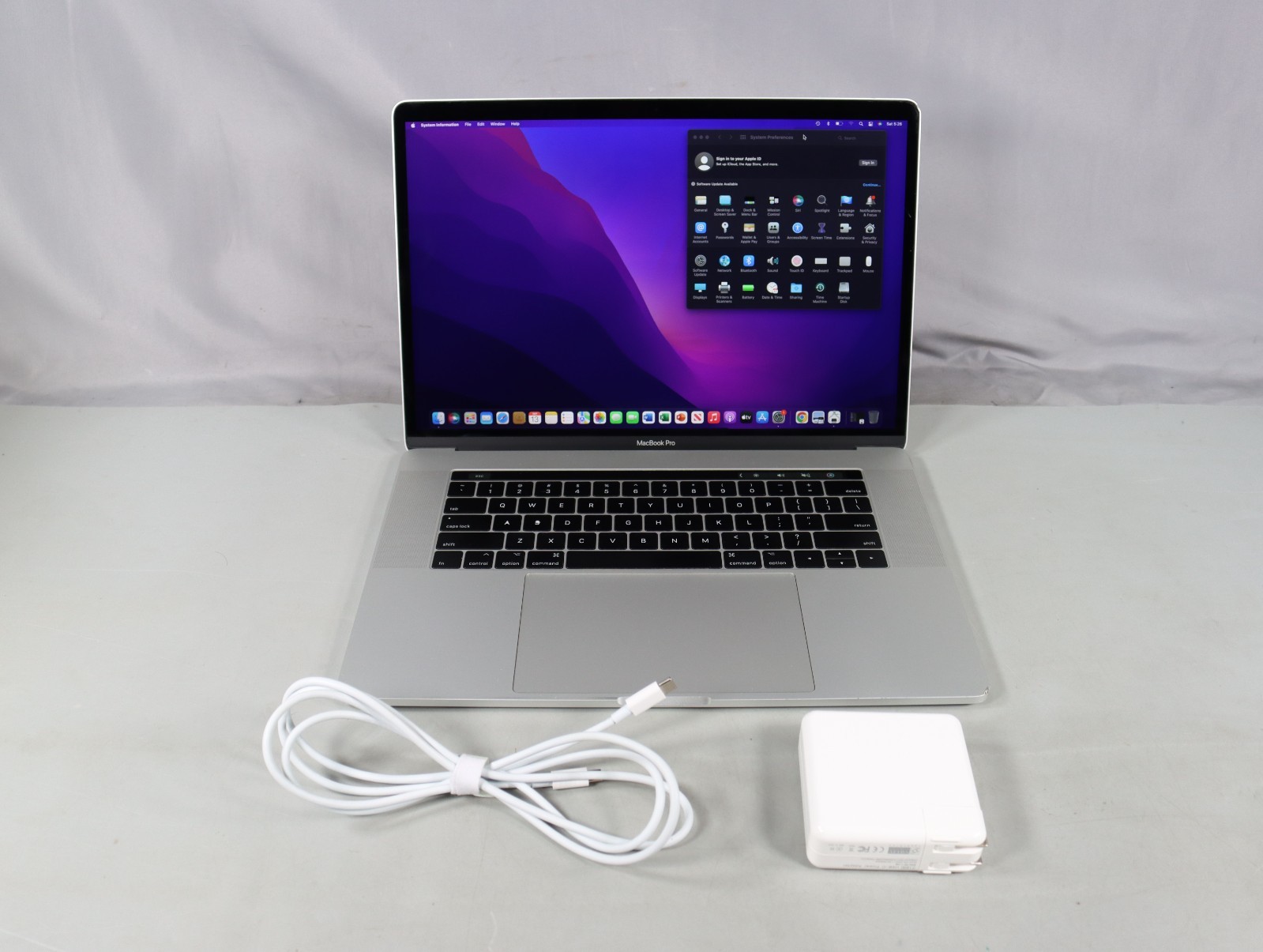 Apple MacBook Pro 2017 Gray Intel i7 2.80 GHz 256 GB 16 GB MPTR2LL/A