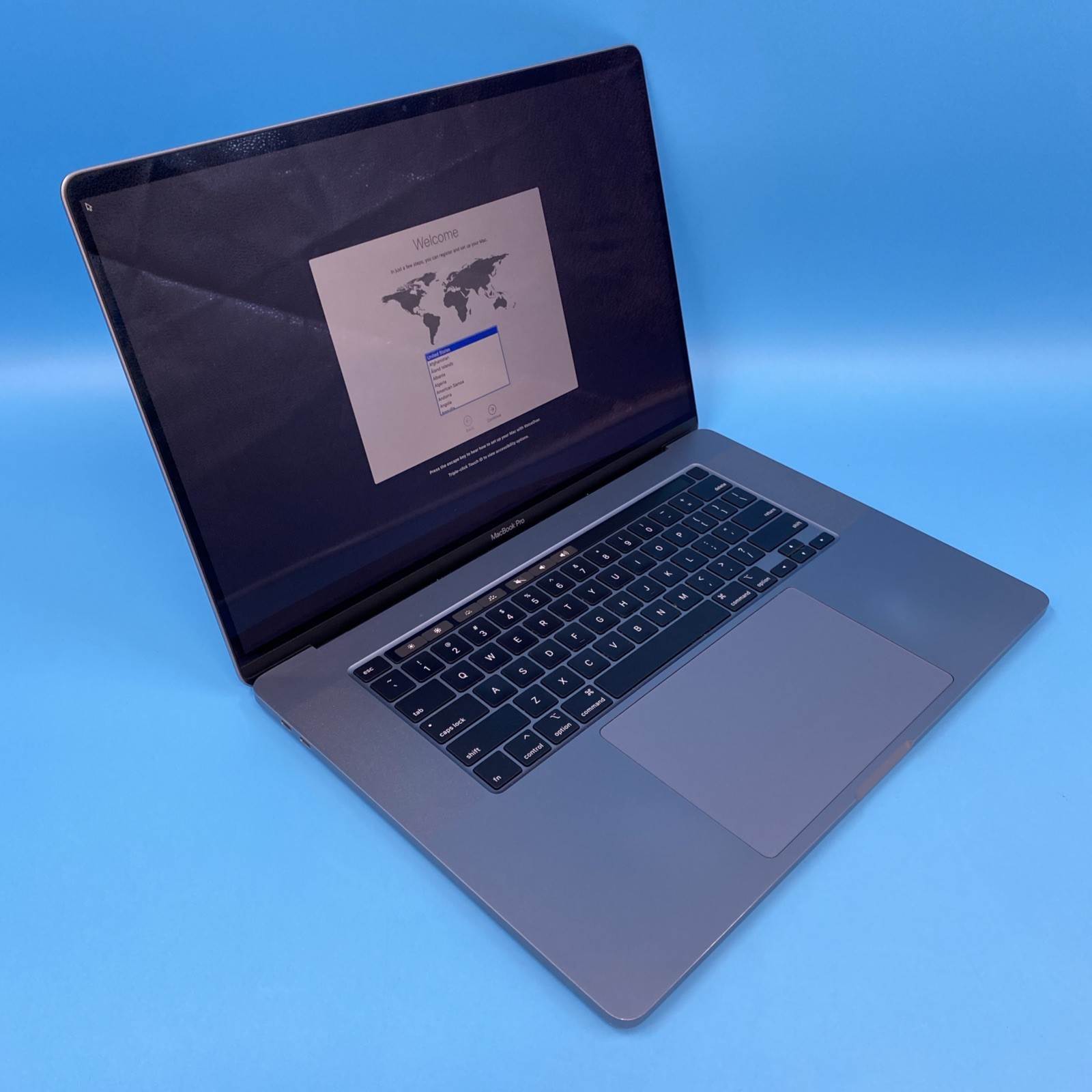 Apple MacBook Pro 16 (A2141) | i9-9880H | 16GB RAM | 1TB SSD | CATALINA | 80%**