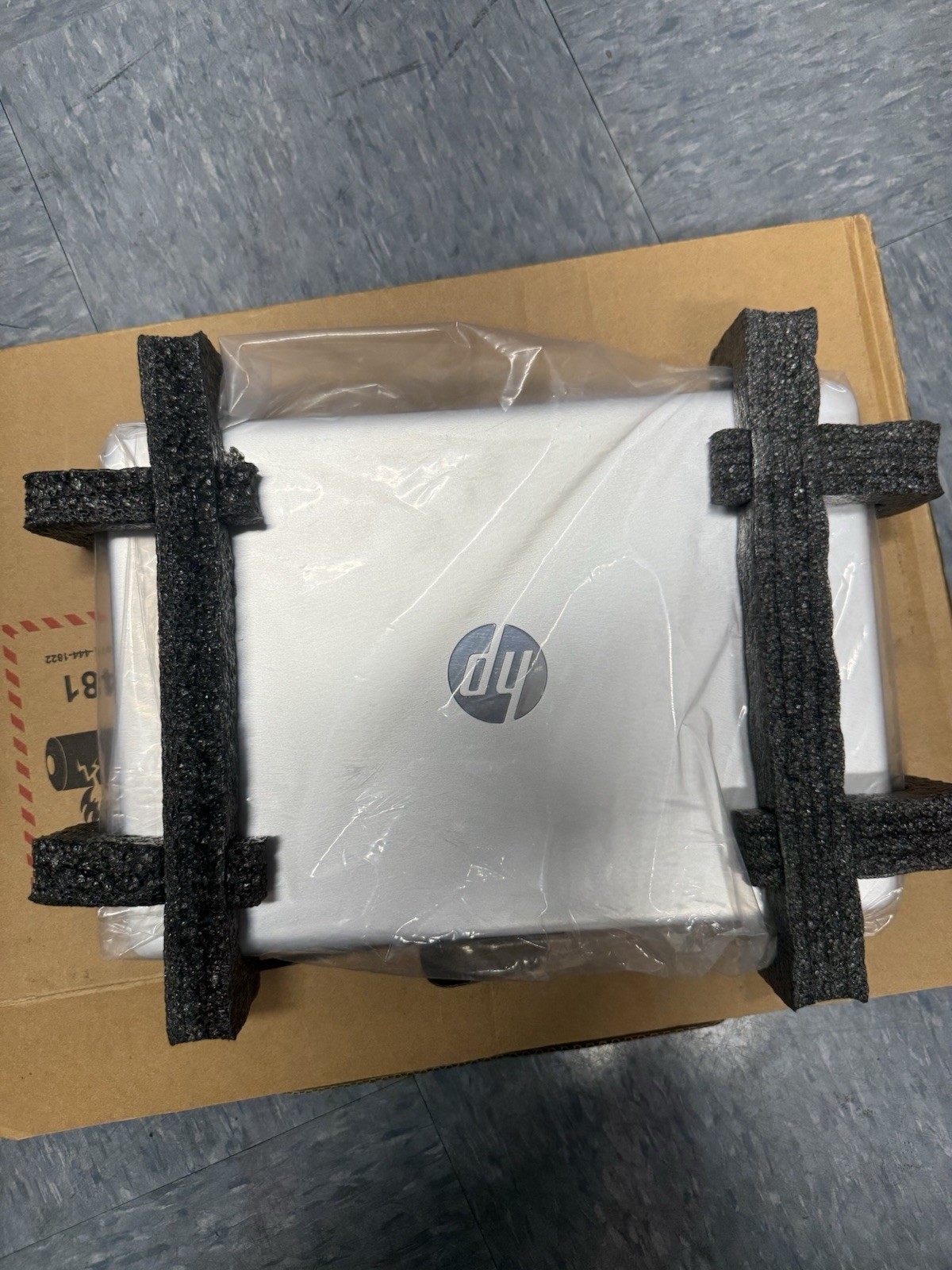 HP 14-DK0018CA AMD RYZEN 3 3200U 8GB RAM 128 GB