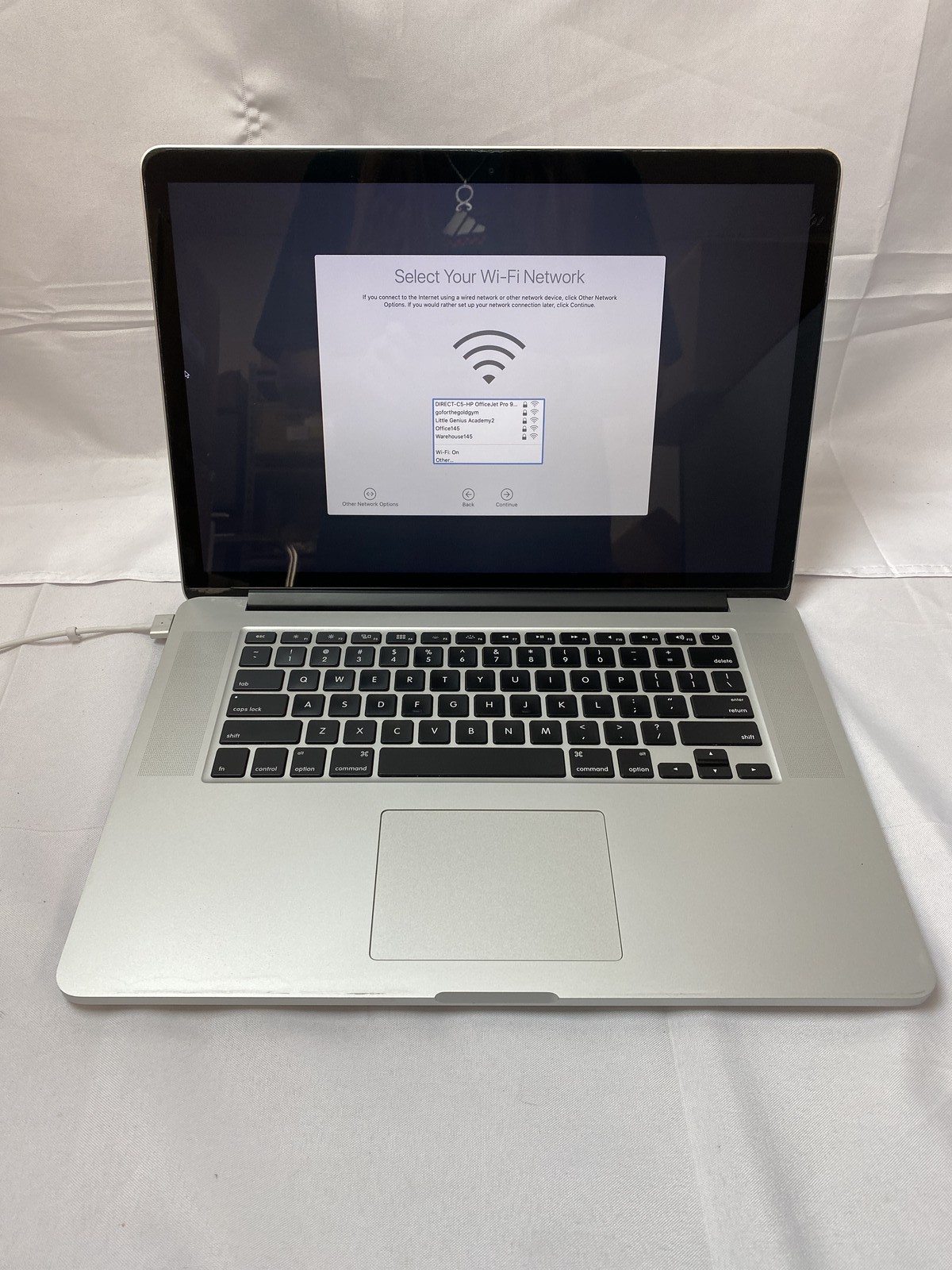 Apple MacBook Pro (M2015) “Core i7″ 15.4” 2.5 GHz 16 GB 512 GB SSD Grade C