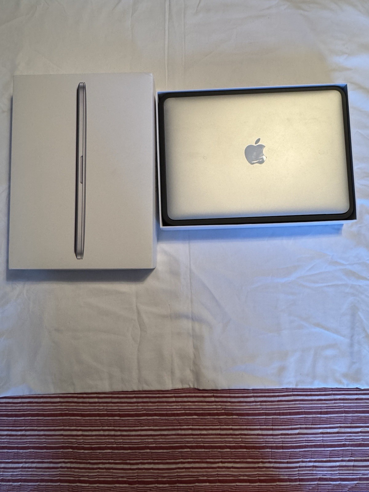 Macbook Pro Retina 13-inch Early 2015 , 8GB RAM, 2.7GHz Intel i5)