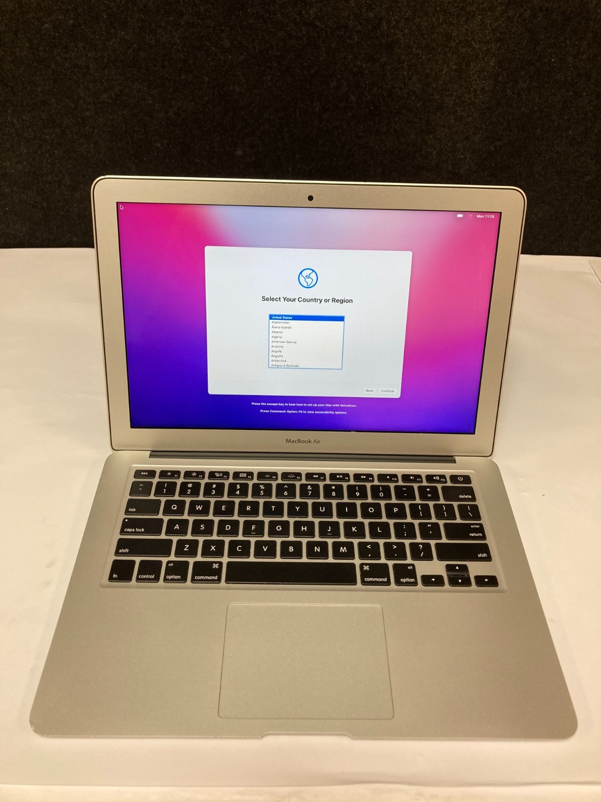 Apple MacBook Air A1466 2017 13.3″ i7 2.2GHz 256GB 8GB Monterey-B