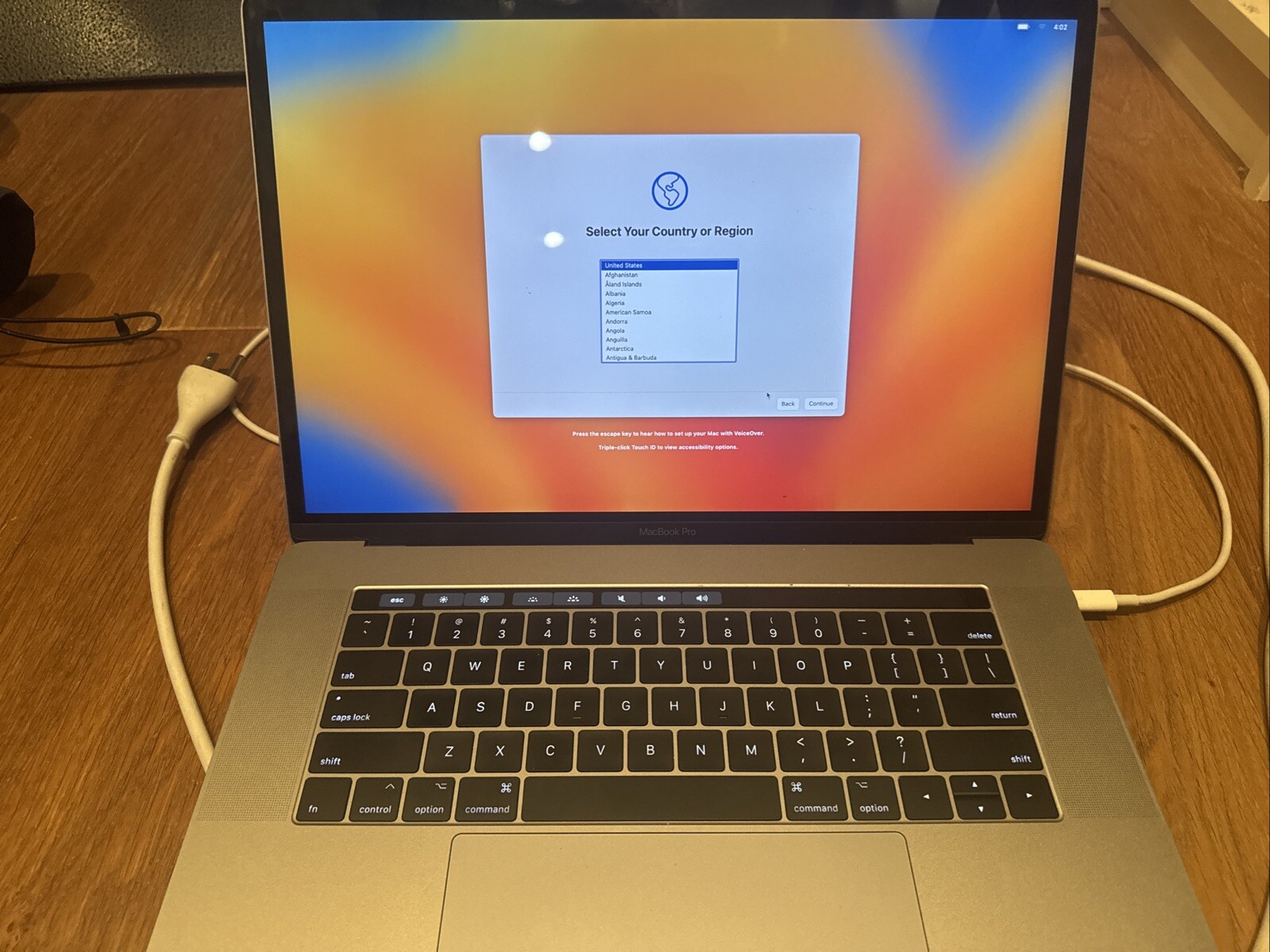 Apple MacBook Pro 15.4″ (512 SSD, Intel Core i7 7th Gen., 2.9GHz, 16GB) Laptop –