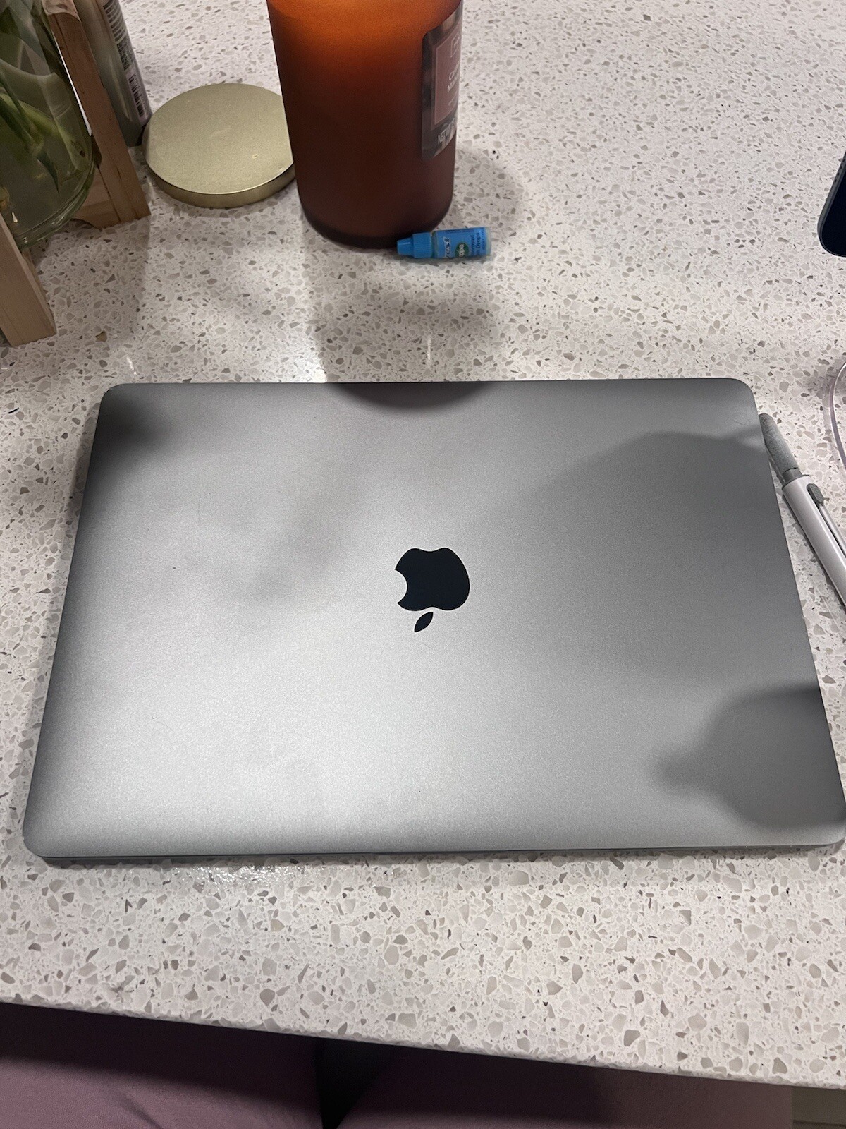 Apple MacBook Pro Touch Bar 13″(256 GB SSD, Intel Core i5 8th Gen., 2.30 GHz,…