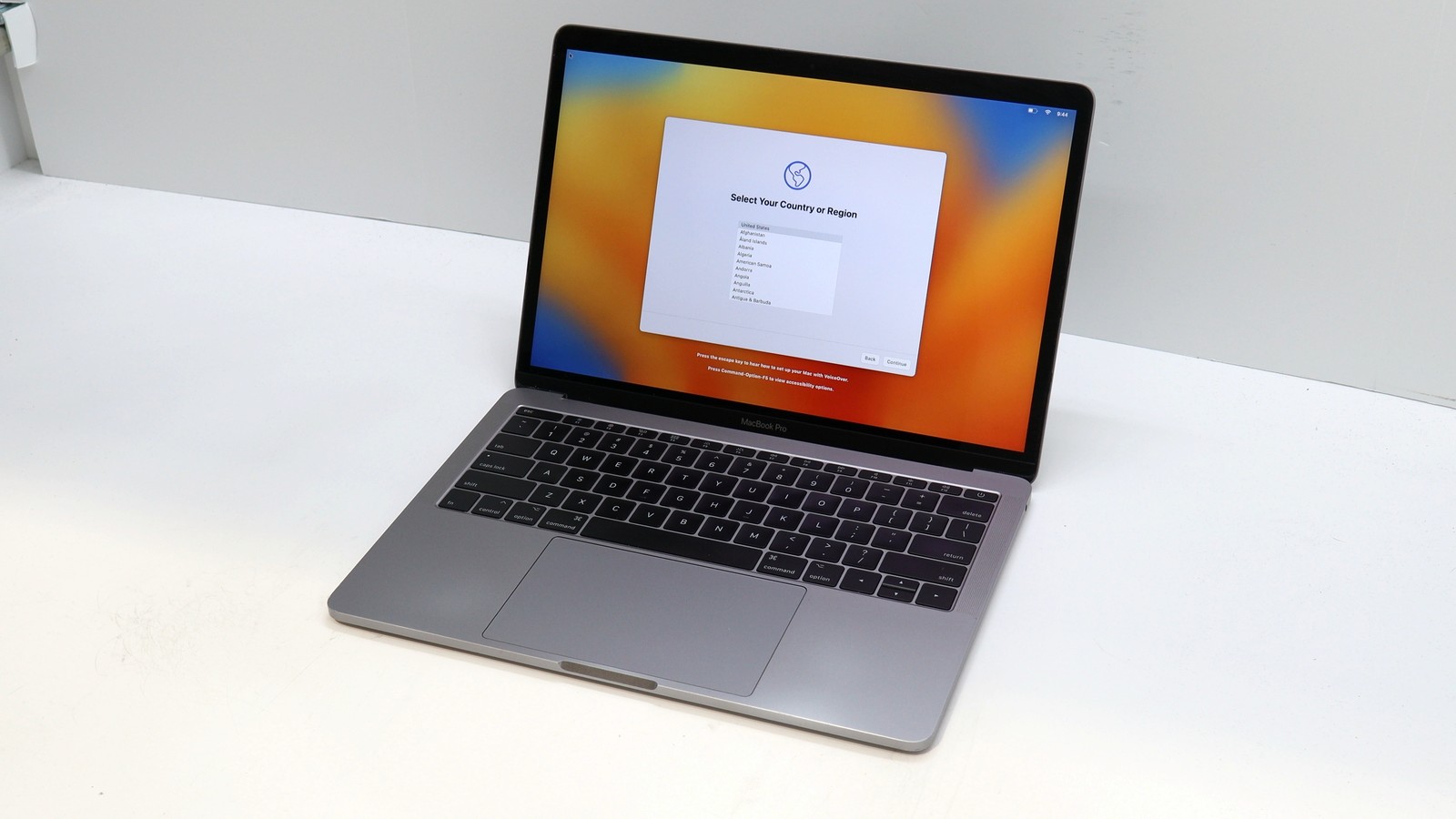 Apple MacBook Pro A1708 13 Core i5 8GB 256GB Gray 2017