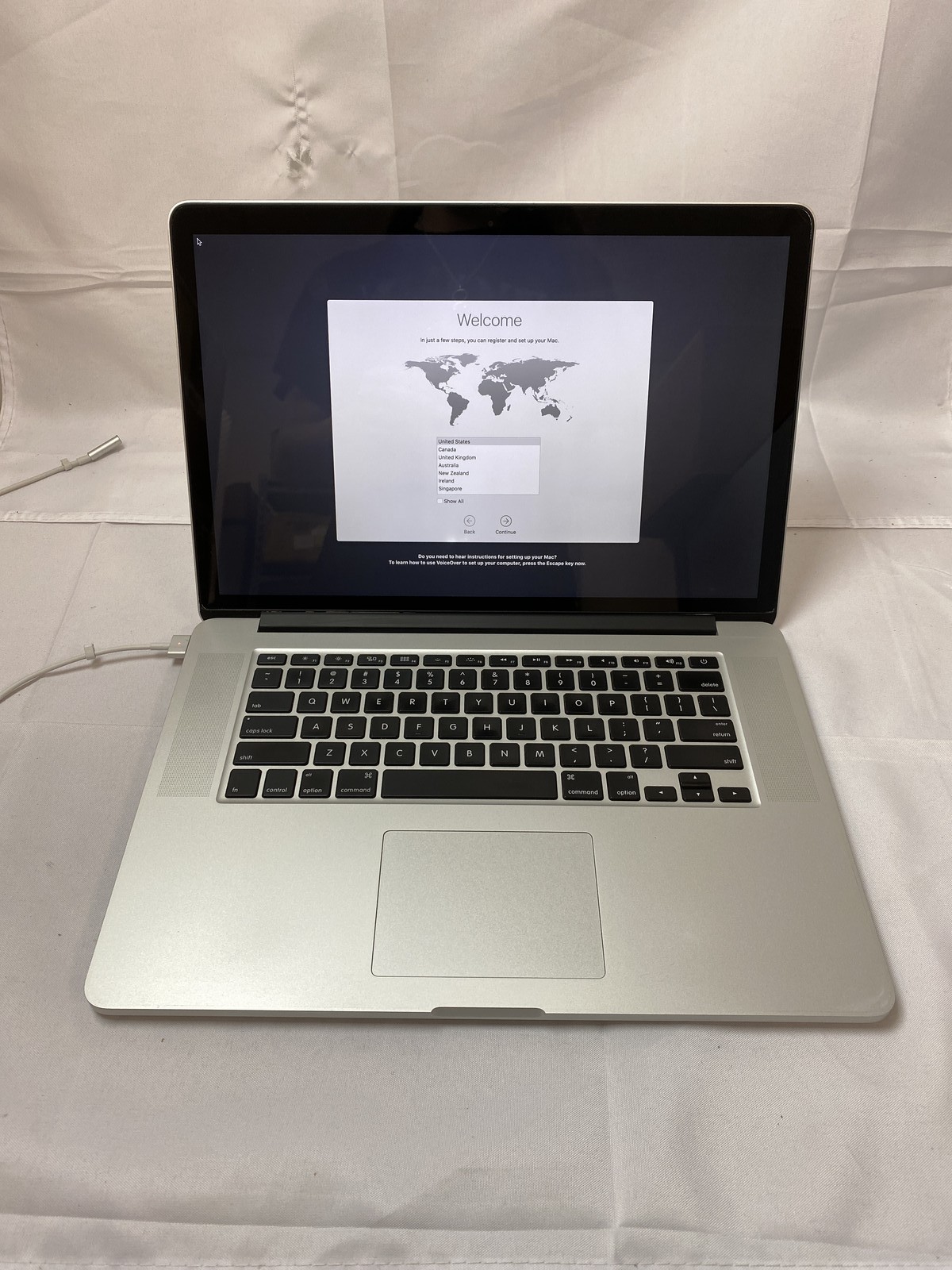 (L2013) Apple MacBook Pro “Core i7″ 15.4” 2.3 GHz 16 GB 256 GB SSD Grade C