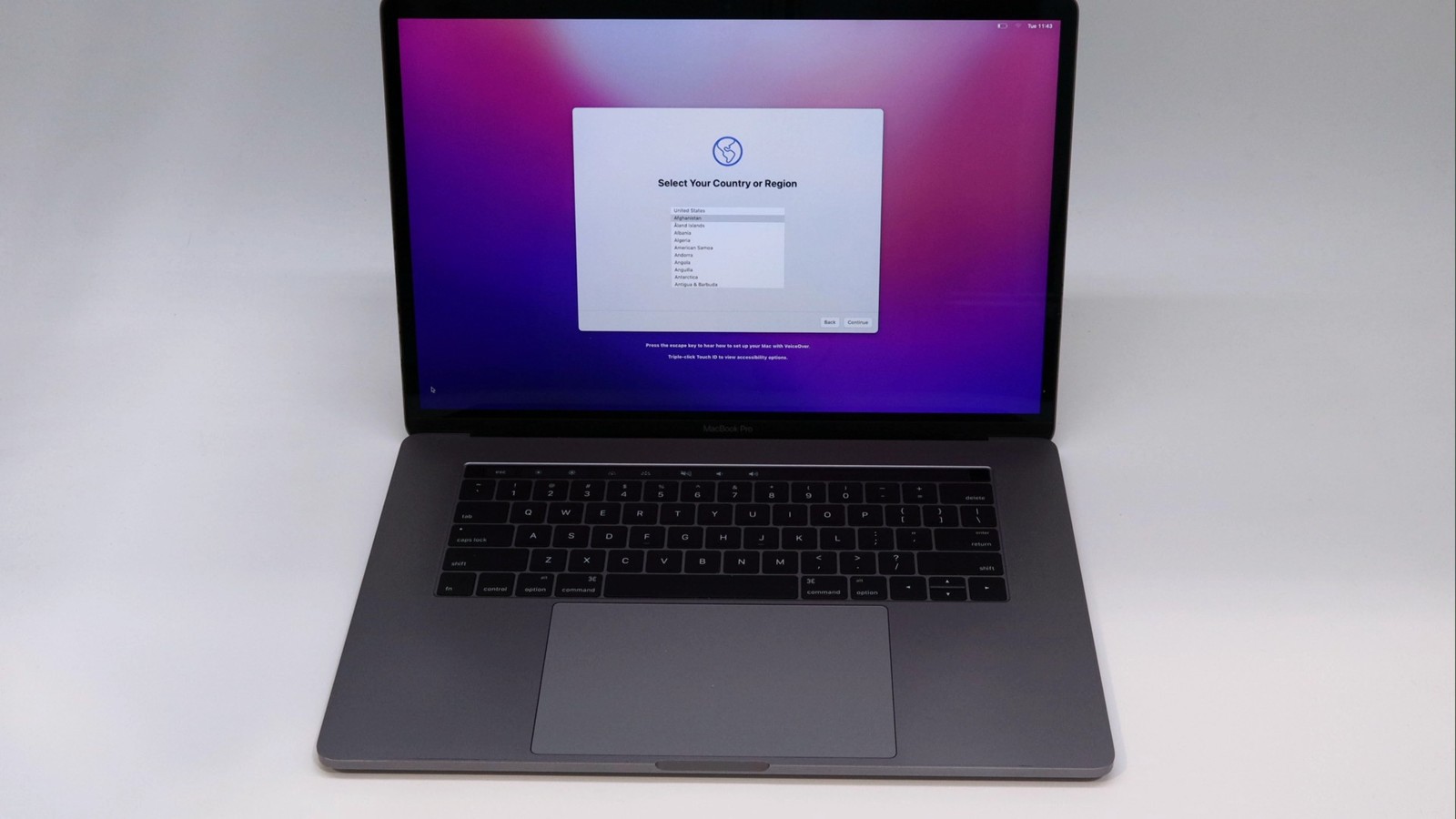 Apple MacBook Pro A1707 15 Core i7 16GB 256GB Gray 2016