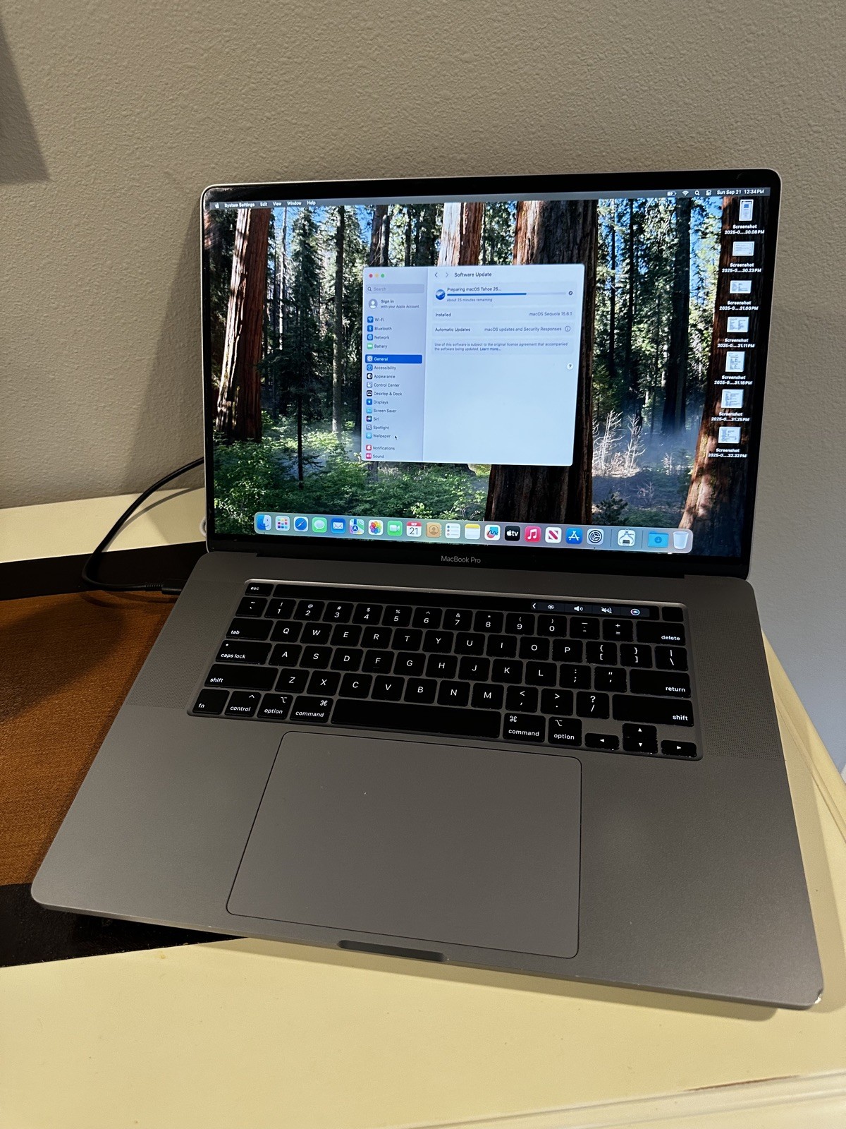 Apple MacBook Pro 16″ 2019 A2141 i7-9750H 16GB 512GB SSD Gray. See Photos.