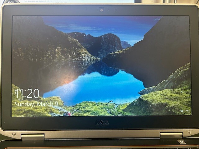 Dell Latitude E 6320  Laptop  i7 8GB 2.80GHZ 128GB SSD WIN 10 P + Docking Bundle