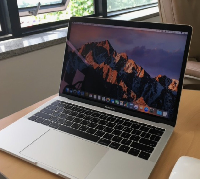 Apple MacBook Pro 13in (256GB SSD, Intel Core i5, 2.30GHz, 8GB RAM) Laptop -…