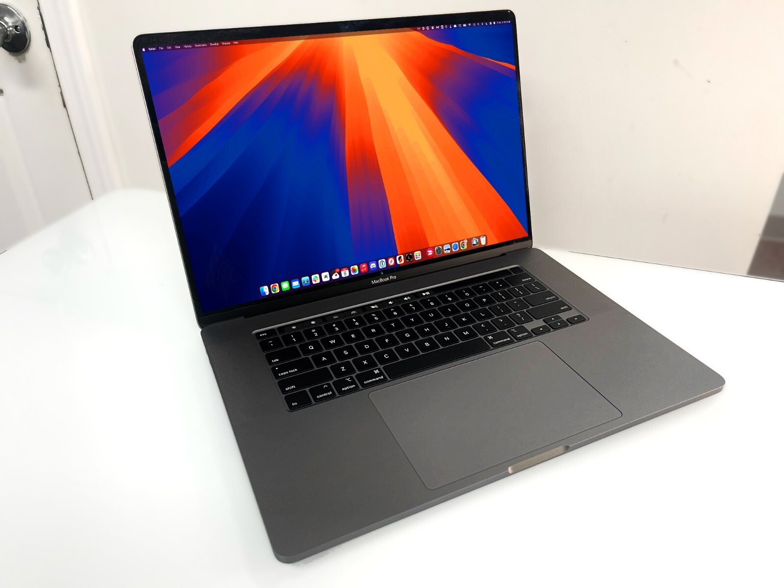 Apple MacBook Pro 16″ 4.5 Turbo Core i7 512GB SSD 16GB RAM DUAL GPU + 1YR WRRNTY