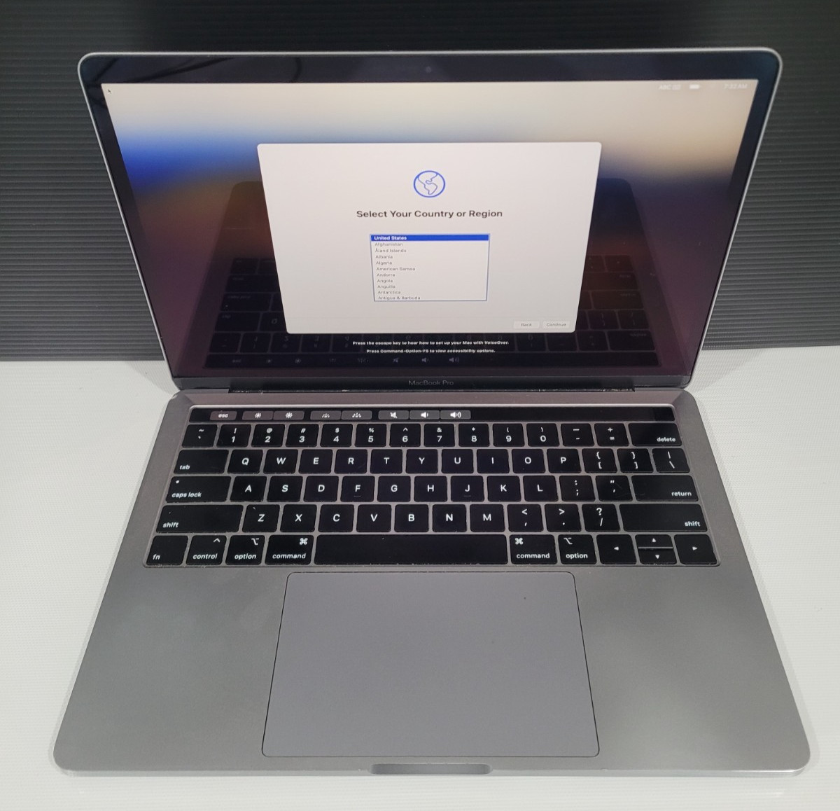 Apple MacBook Pro A1989 Core i5-8279U 2.4Ghz 8GB Ram 256GB 13.3″ Laptop 2019