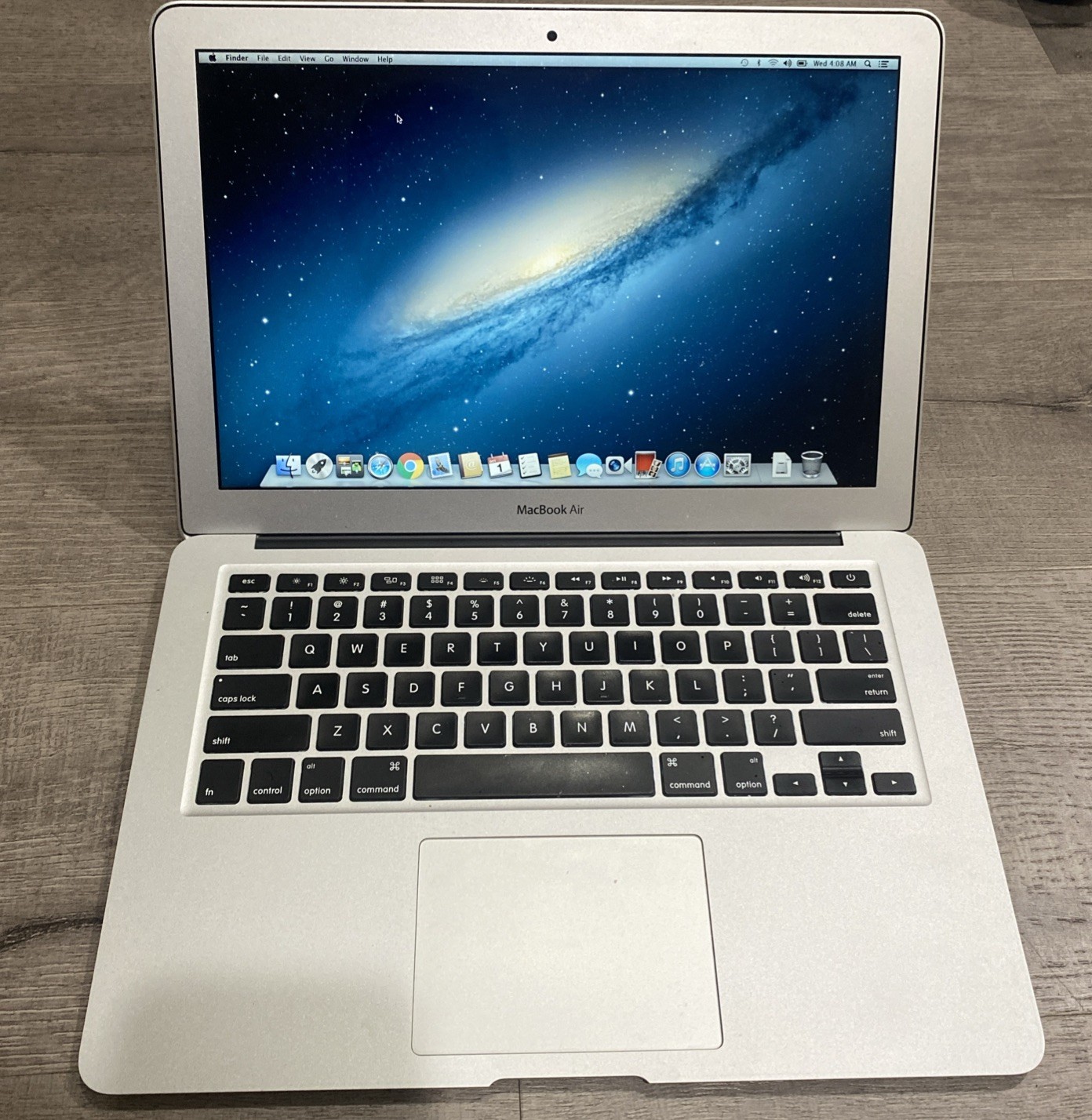 Apple MacBook Air 13” A1466 1.3ghz Core i5 4gb Ram 251GB Flash MacOS OSX