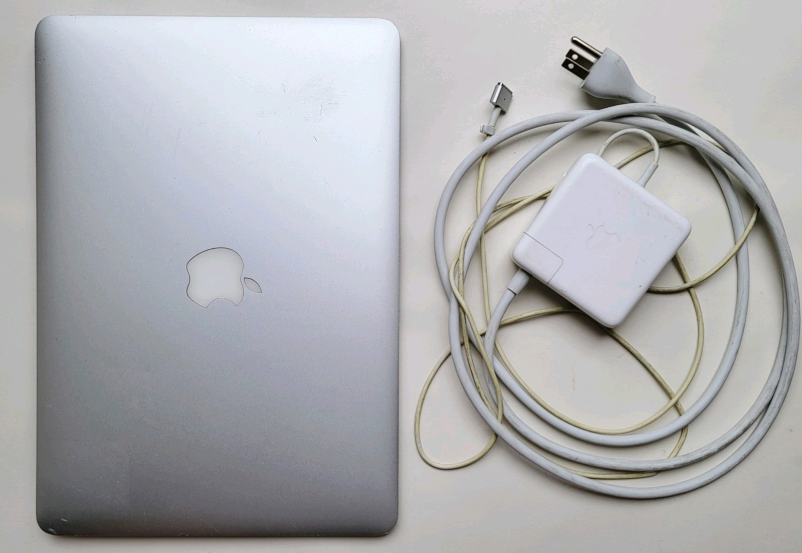 Apple MacBook Air 2012 13″ 1.80GHz i5 8GB RAM 120GB SSD macOS 10.15.7 Laptop