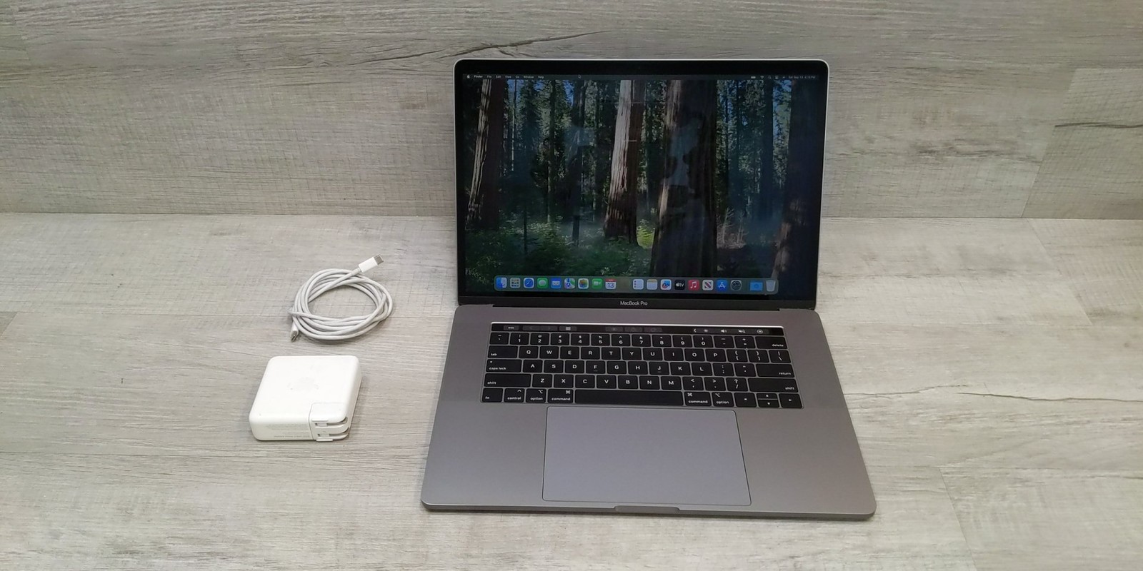 Apple MacBook Pro (15-inch Mid 2018) 2.9 GHz Intel core i9 2TB SSD 32GB RAM