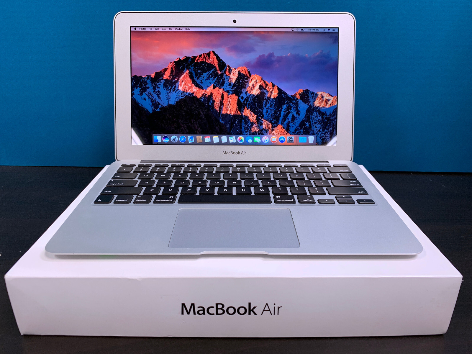 ULTRALIGHT APPLE MACBOOK AIR 11 INCH LAPTOP / 128GB SSD / 1 YEAR WARRANTY