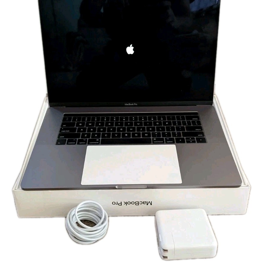 Apple MacBook Pro 15 in 2017 Space Gray/Intel Core i7 2.90 GHz, 512 GB 16 GB