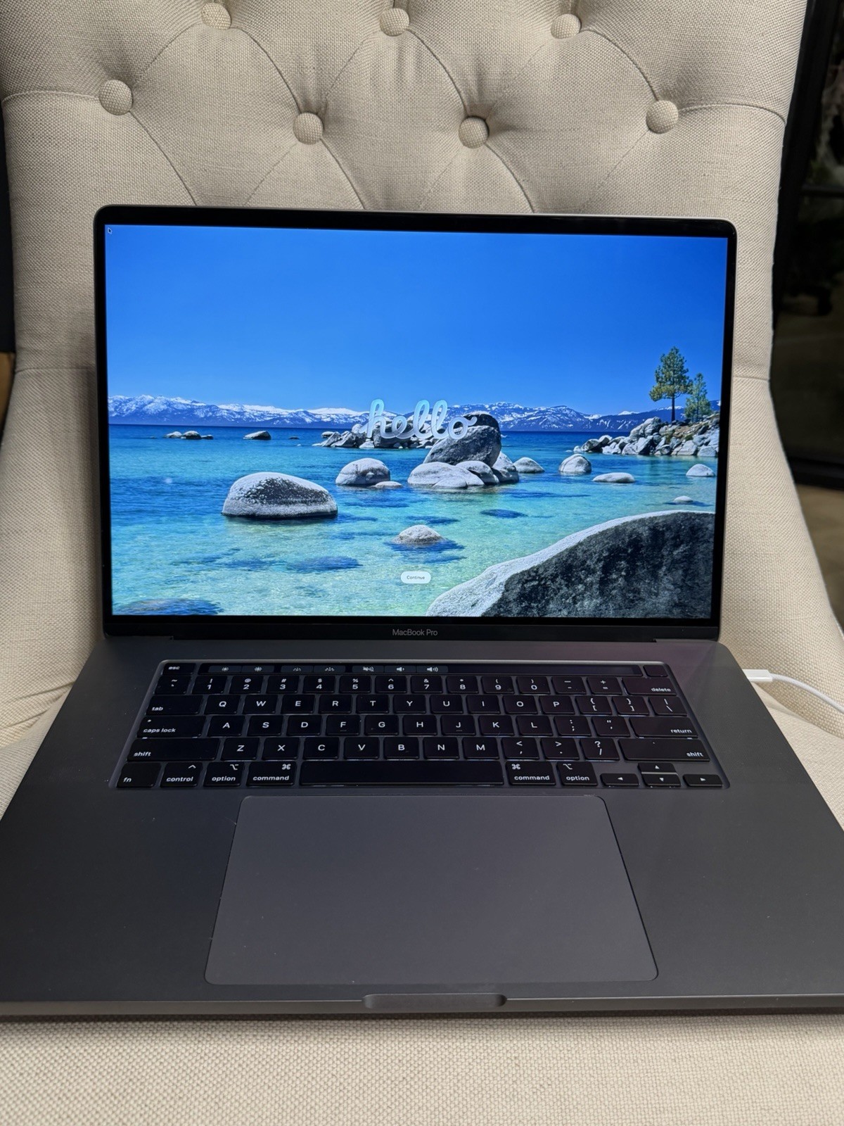Apple MacBook Pro 16 in 2019 Silver, Intel Core I7 2.60 GHz