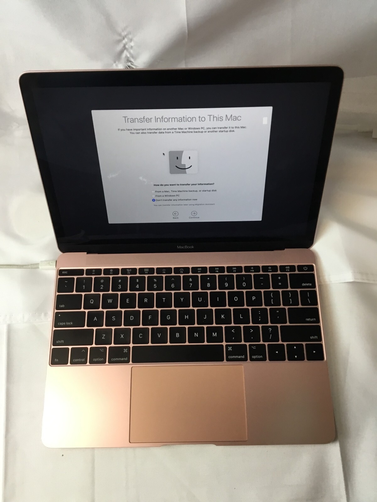 Apple Macbook (M2017) 12″ “Core m3” 1.20 GHz 8GB 256GB SSD Rose Gold Grade C