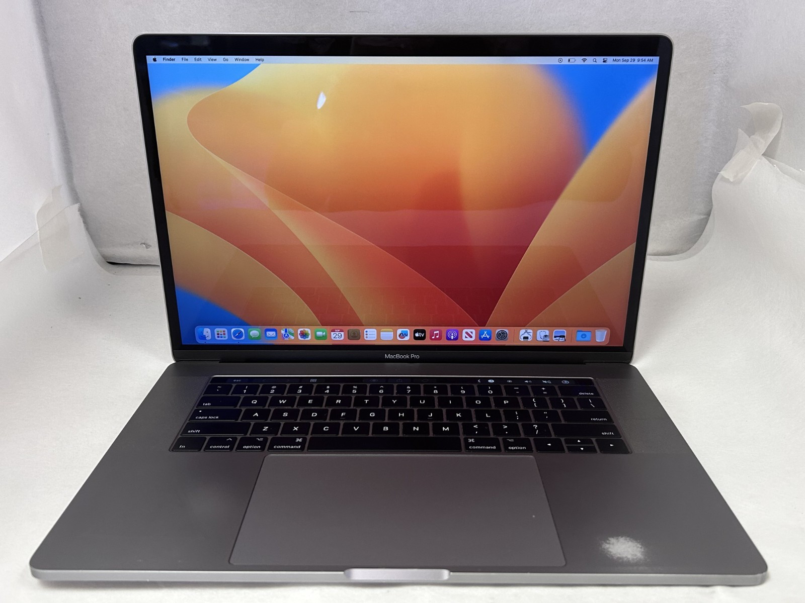 Apple MacBook Pro 2017 15″ Core i7 2.8GHz  2.8GHz 16GB 256GB Ventura MPTR2LL/A