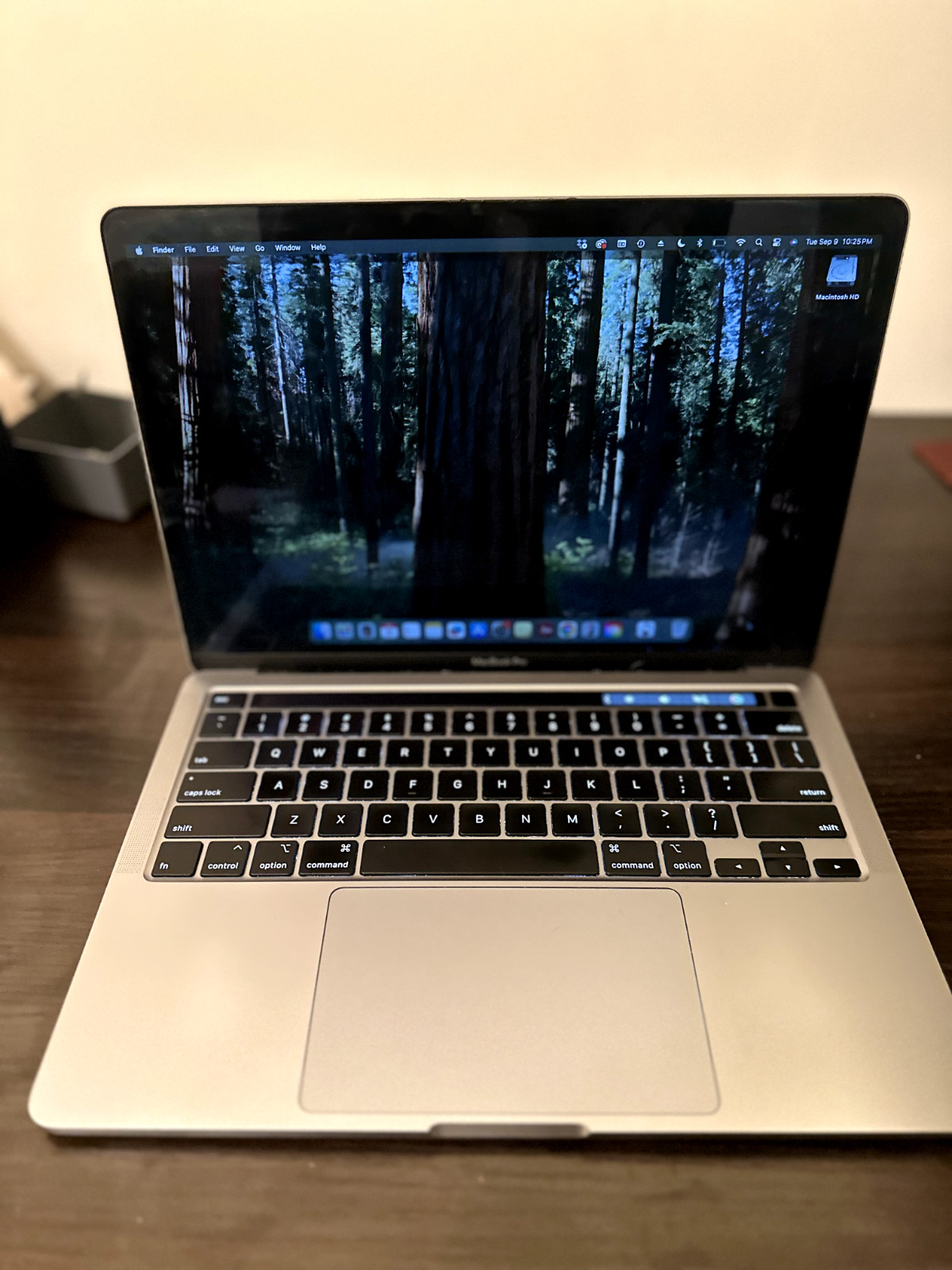 Apple MacBook Pro Laptop (Touch Bar) 2020 Space Gray i5 16GB 13″ SSD – Very Good