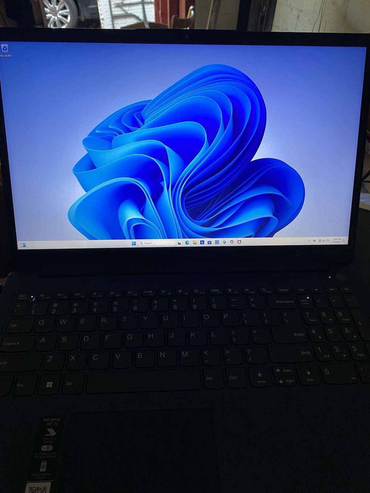 Lenovo IdeaPad 1i Laptop 15.7″ Blue, 8GB RAM, 256GB Storage, Windows 11 Home