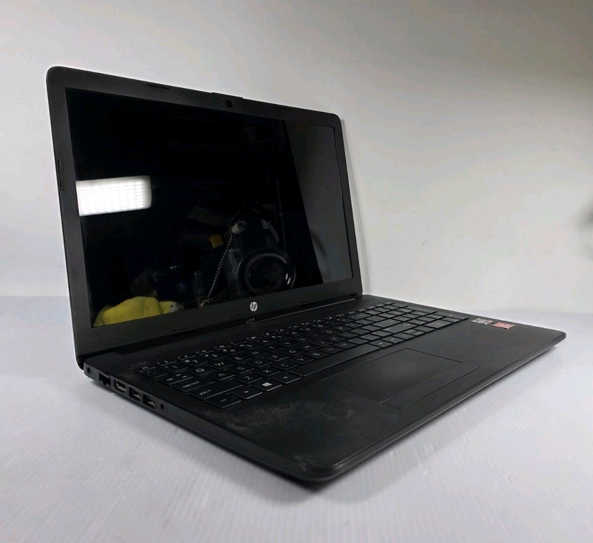 HP 15 DB0XXX LAPTOP- AMD RYZEN 3 2200U – 8GB RAM –  1TB HDD WINDOWS