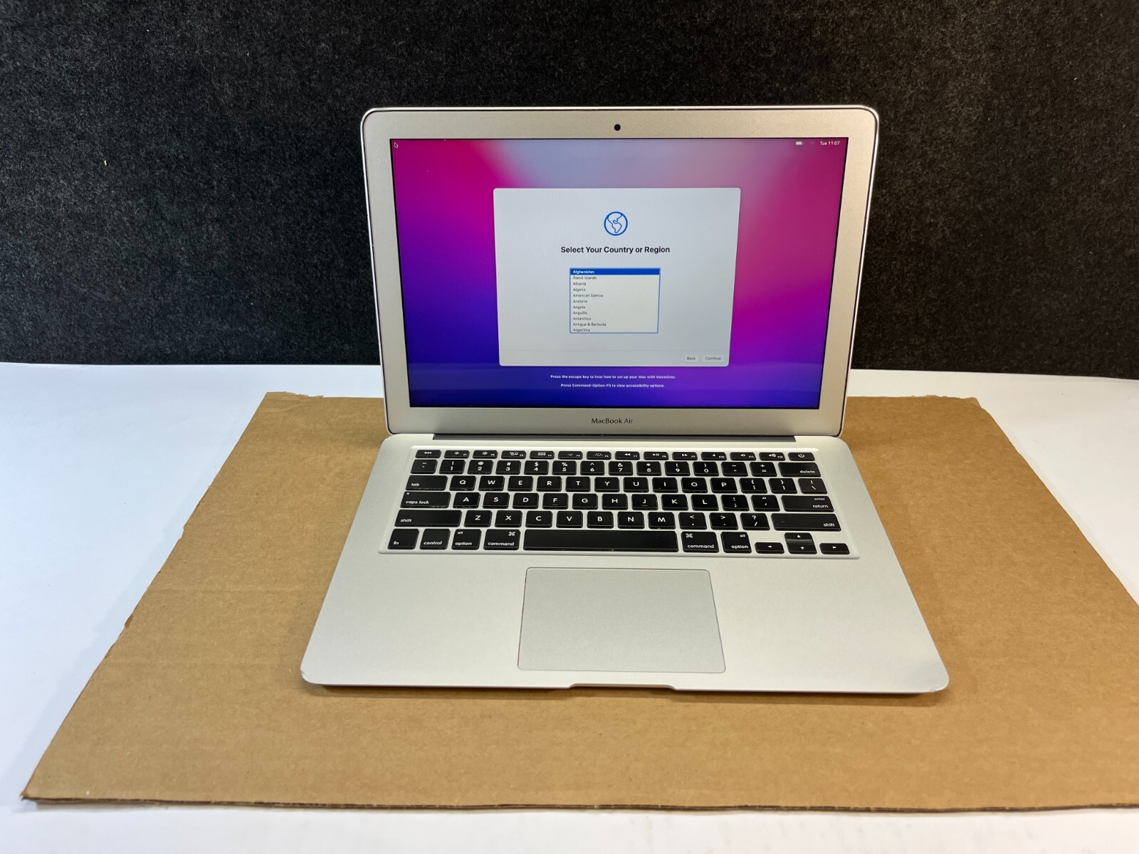 Apple MacBook Air A1466 2017 13.3″ i7 2.2GHz 256GB 8GB Monterey
