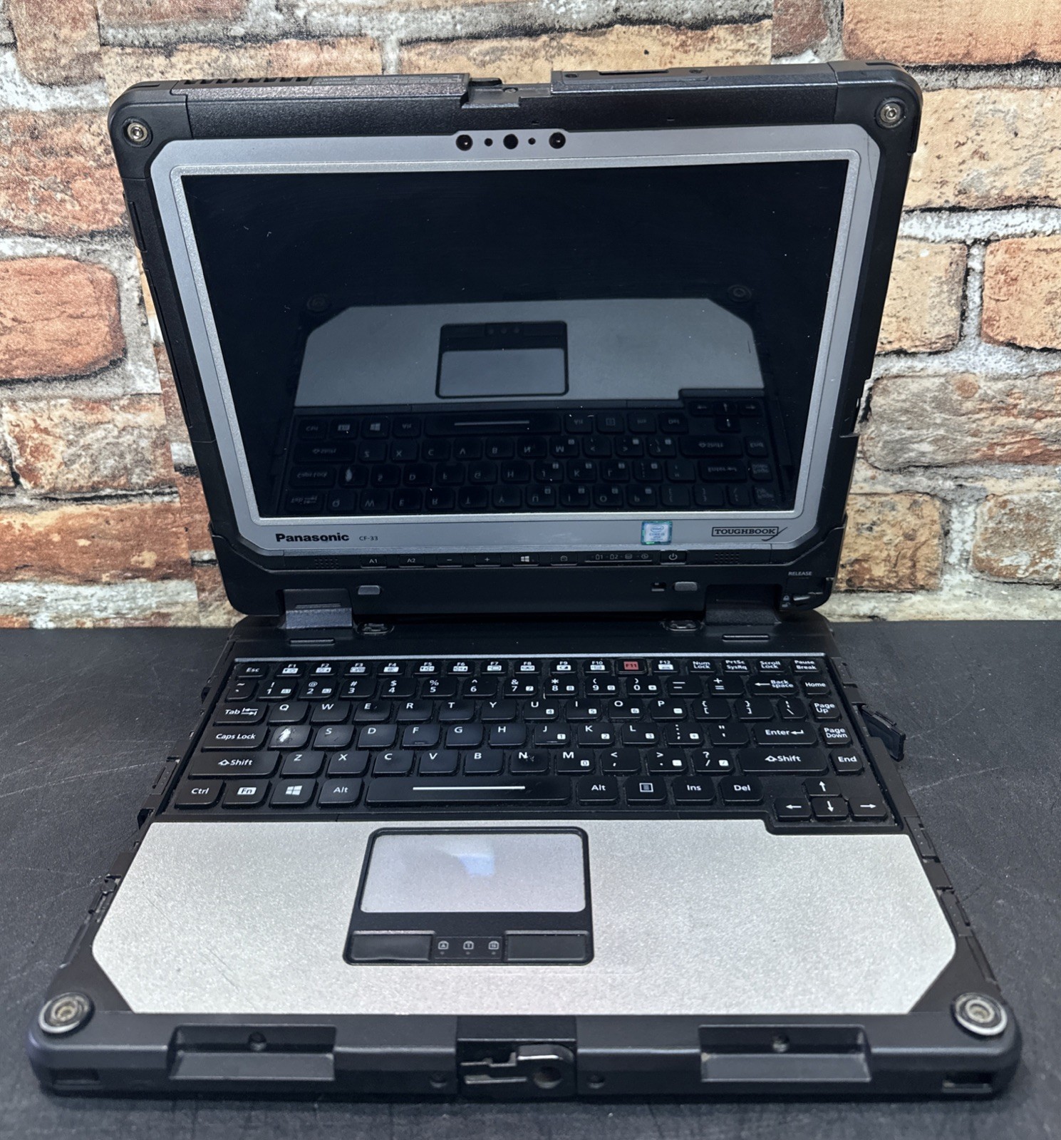 Panasonic Toughbook CF-33 12.0″ I5-7300U 3.5GHz 16GB RAM 256GB SSD Win 10 Pro