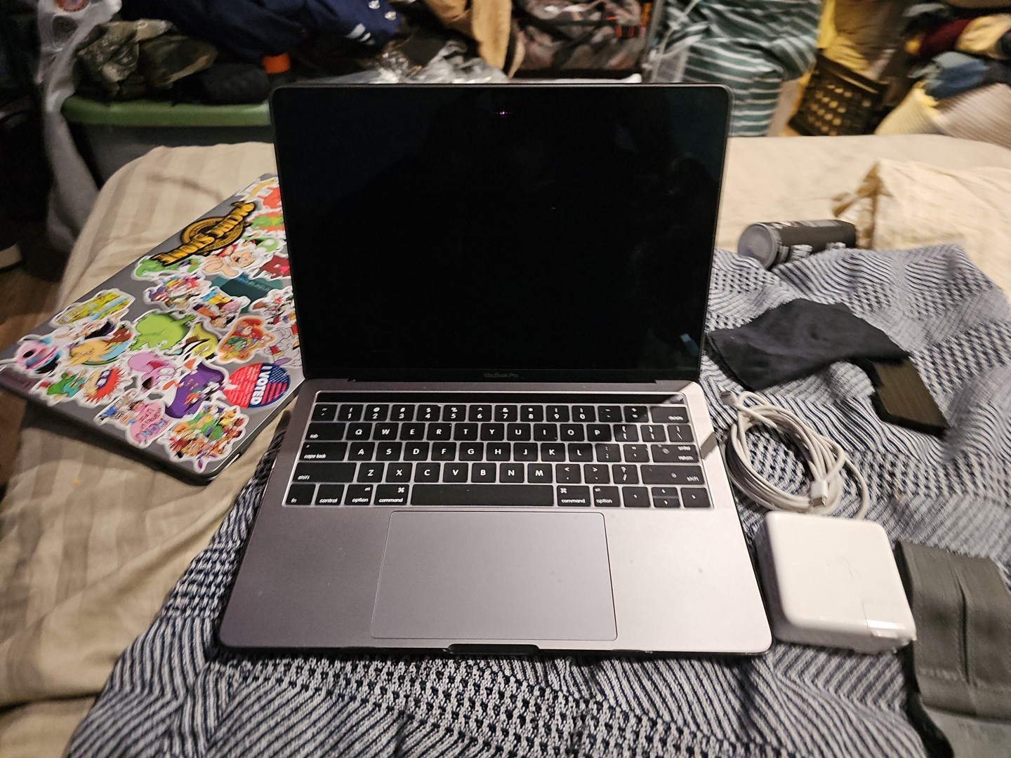 Apple MacBook Pro Sequoia 2019 13″ 16GB 256GB SSD, Core i7-2.4GHz, Touchbar