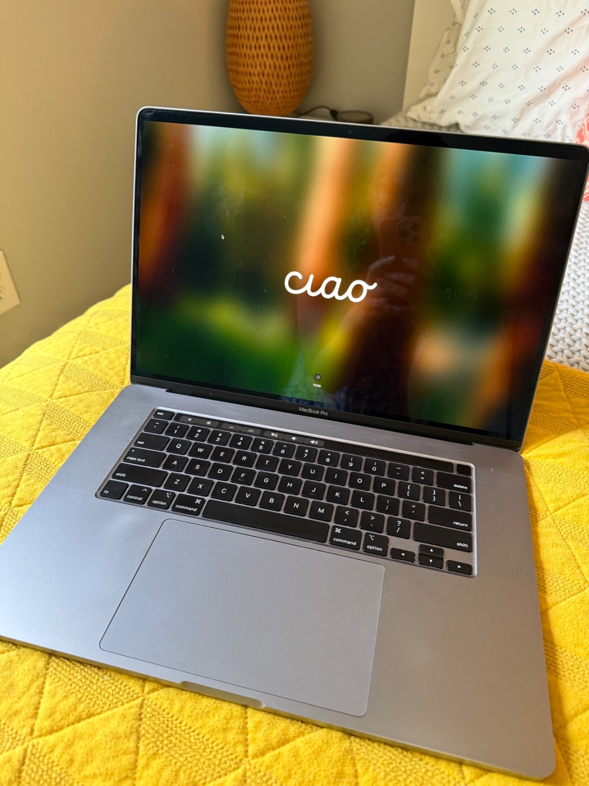 2019 16″ Apple MacBook Pro Laptop 512GB 2.6GHz 6-Core Intel Core i7 16GB RAM