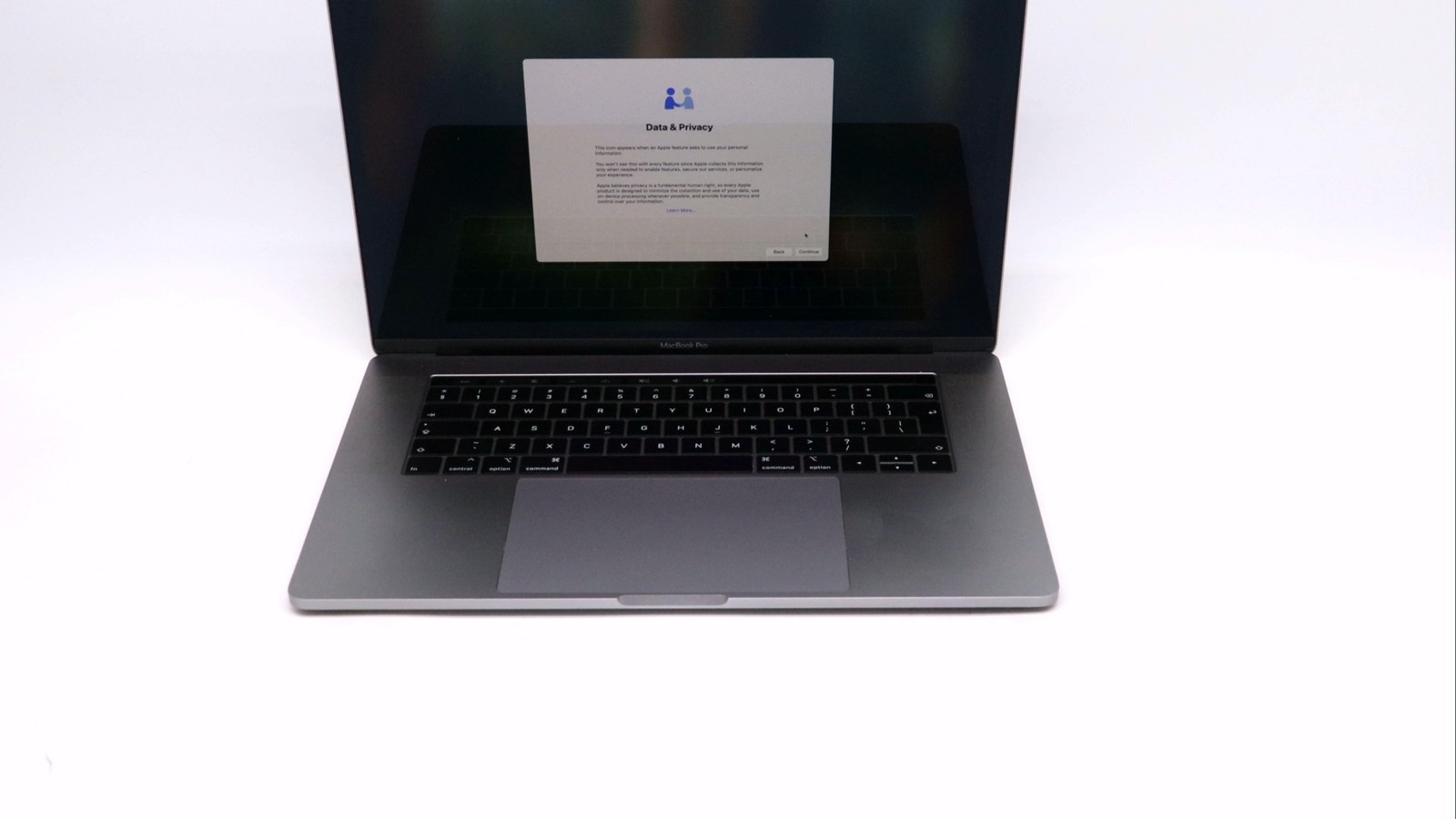 Apple MacBook Pro 15 Core i7 16GB 256GB Gray 2018 INT KBD – Used Good