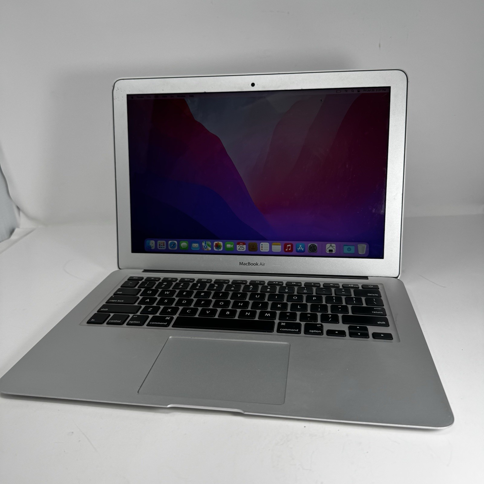 2017 Apple MacBook Air 13.3″ i5 1.8GHz 8GB RAM 128GB SSD Silver A1466