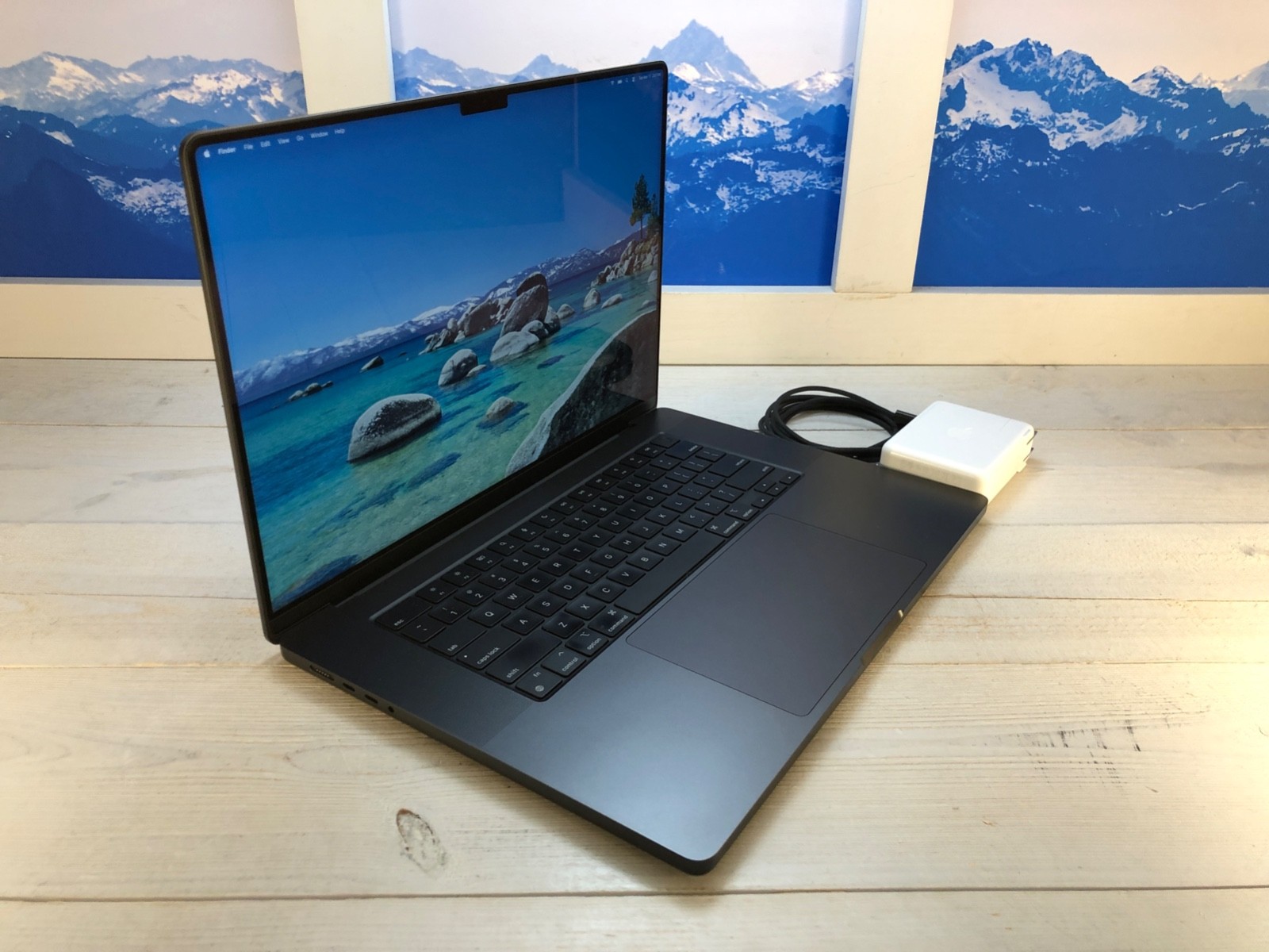 Apple MacBook Pro 2023 16″ Laptop 1TB SSD M3 Pro 36GB RAM Space Black 129 cycles