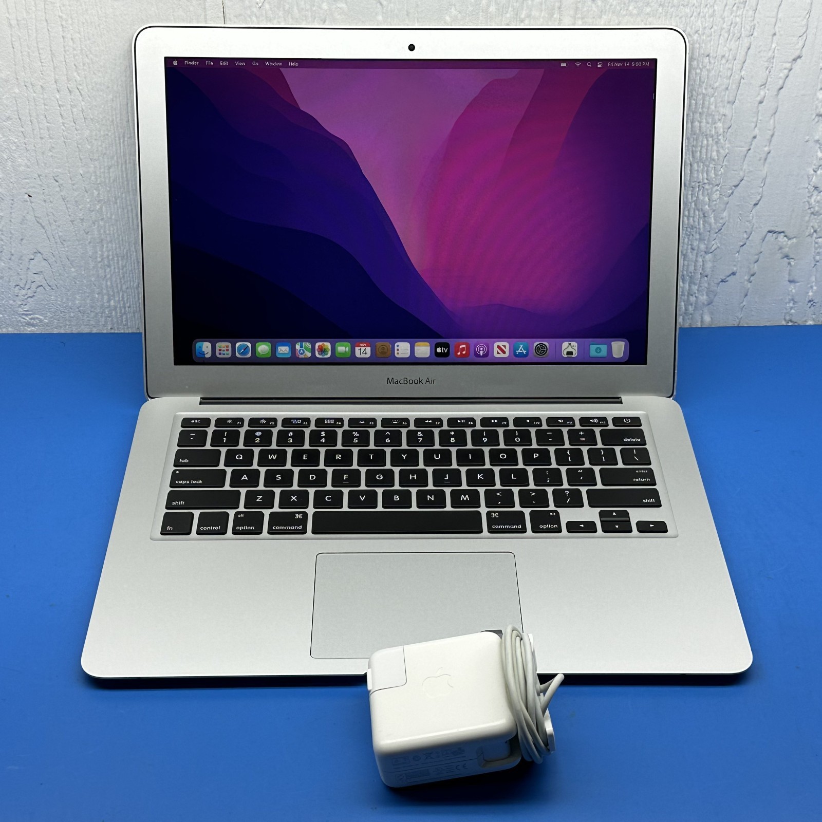 Apple MacBook Air 13″ Early 2015 1.6 GHz i5 8GB RAM 256GB SSD – 71% BATT