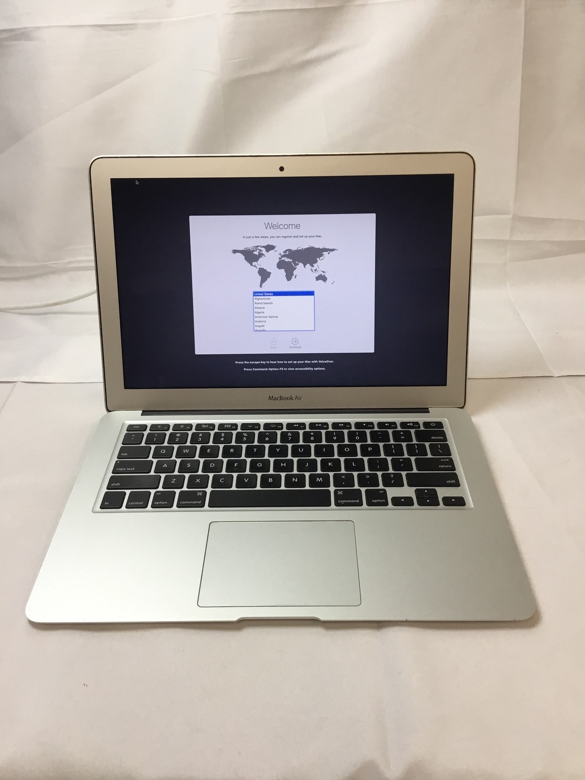 Apple MacBook Air (E2015) “Core i5″ 13.3” 1.6 GHz 4 GB 128 GB SSD Grade C