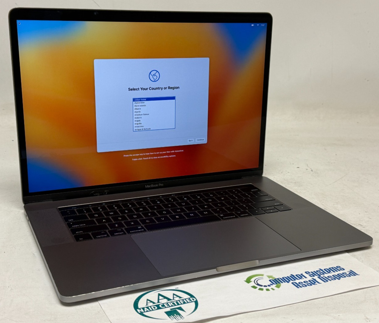 Apple MacBook Pro 15″ (i7-7700HQ – 16GB RAM – 256GB SSD – MPTR2LL/A)